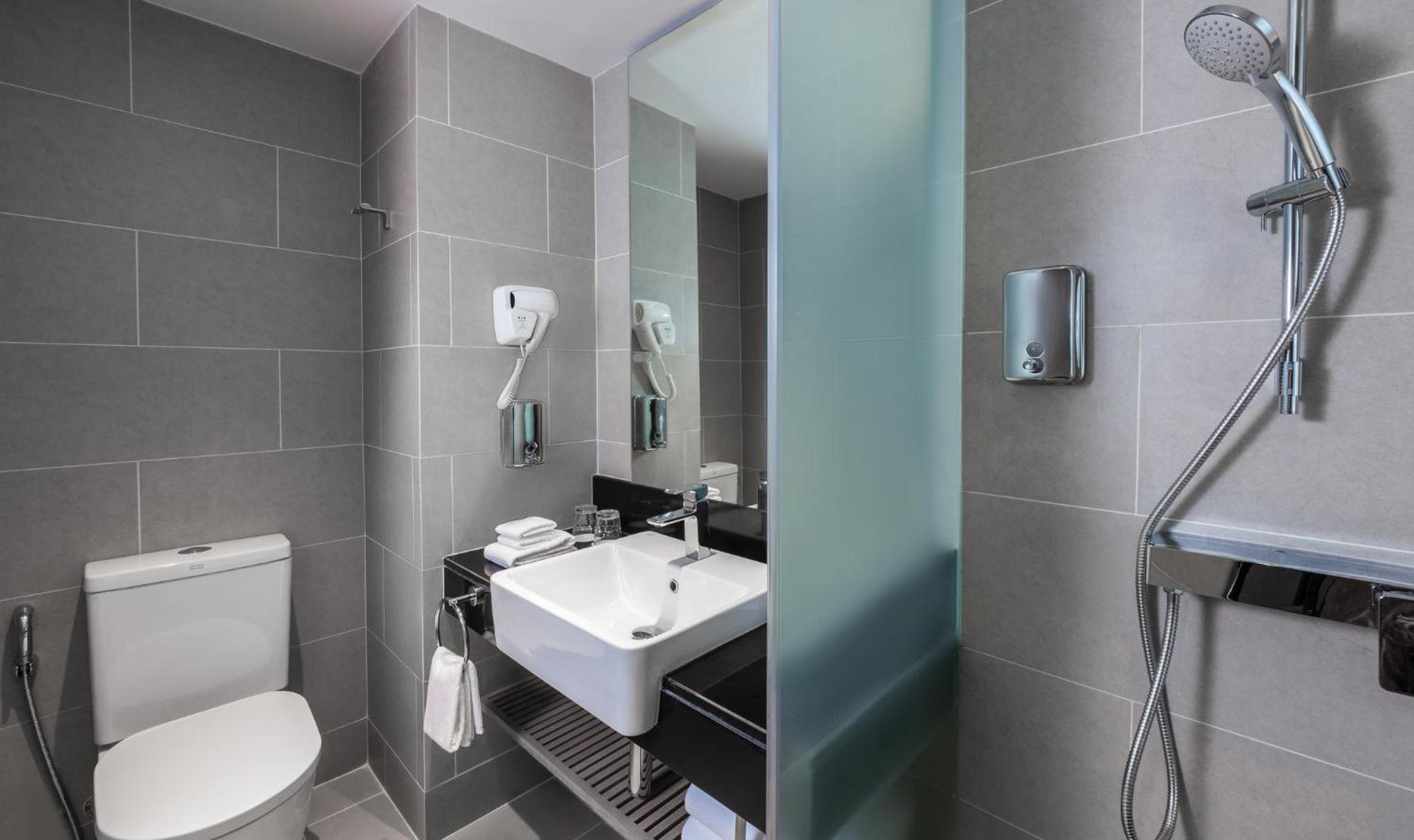 Standard Queen Room - Accessible with Free Breakfast photo 2