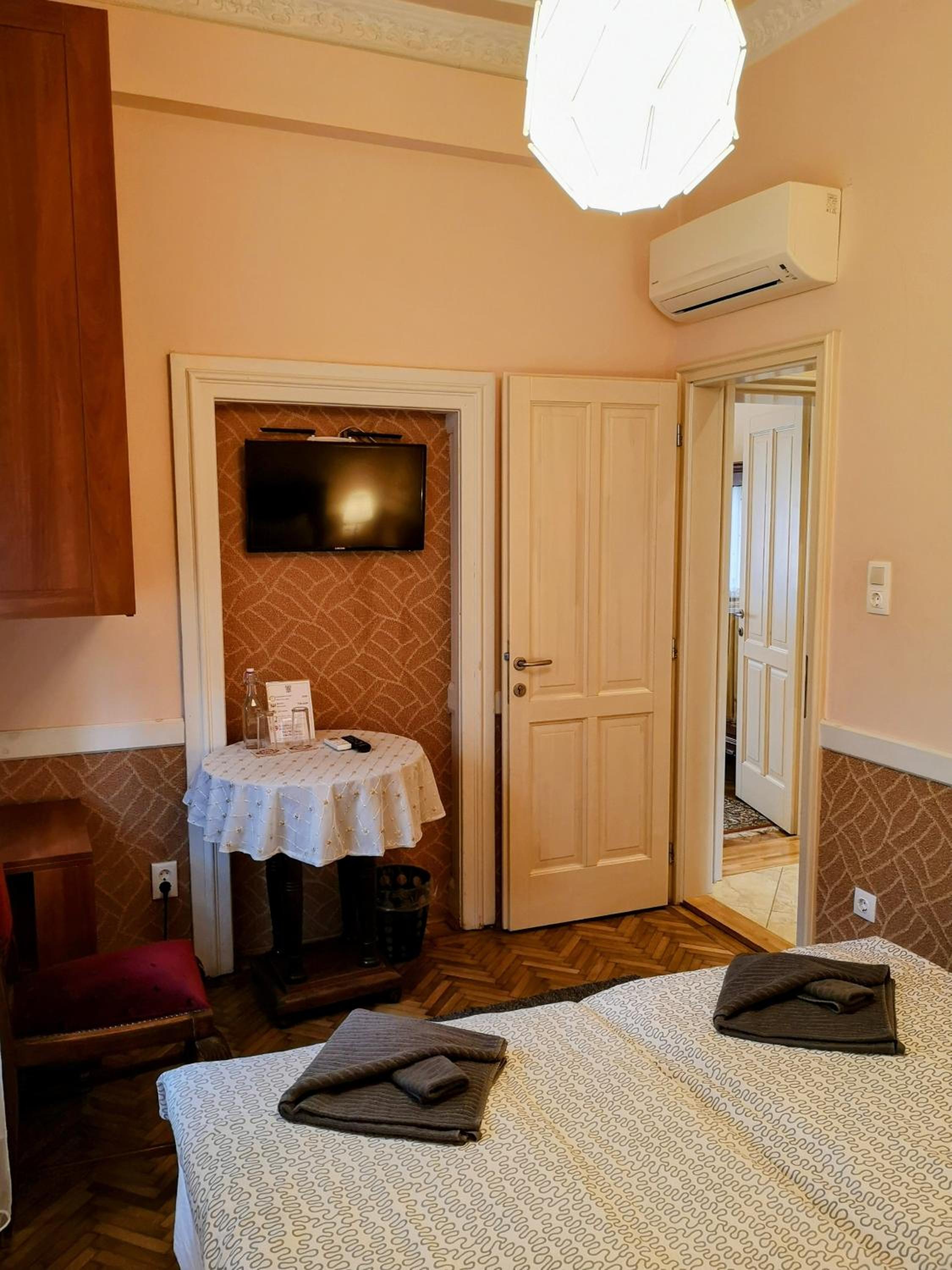 Two-Bedroom Suite - Photo 7