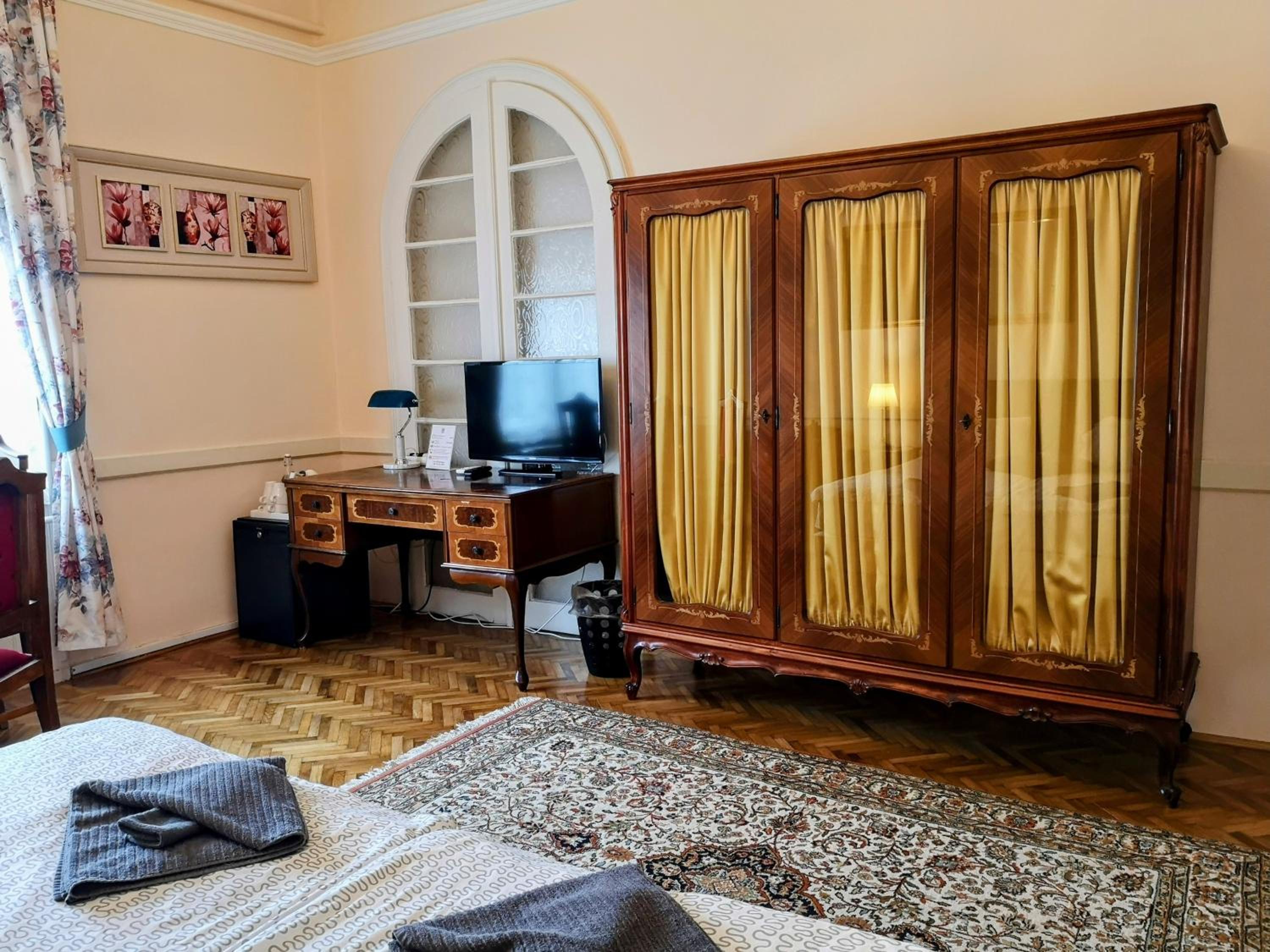 Two-Bedroom Suite - Photo 5