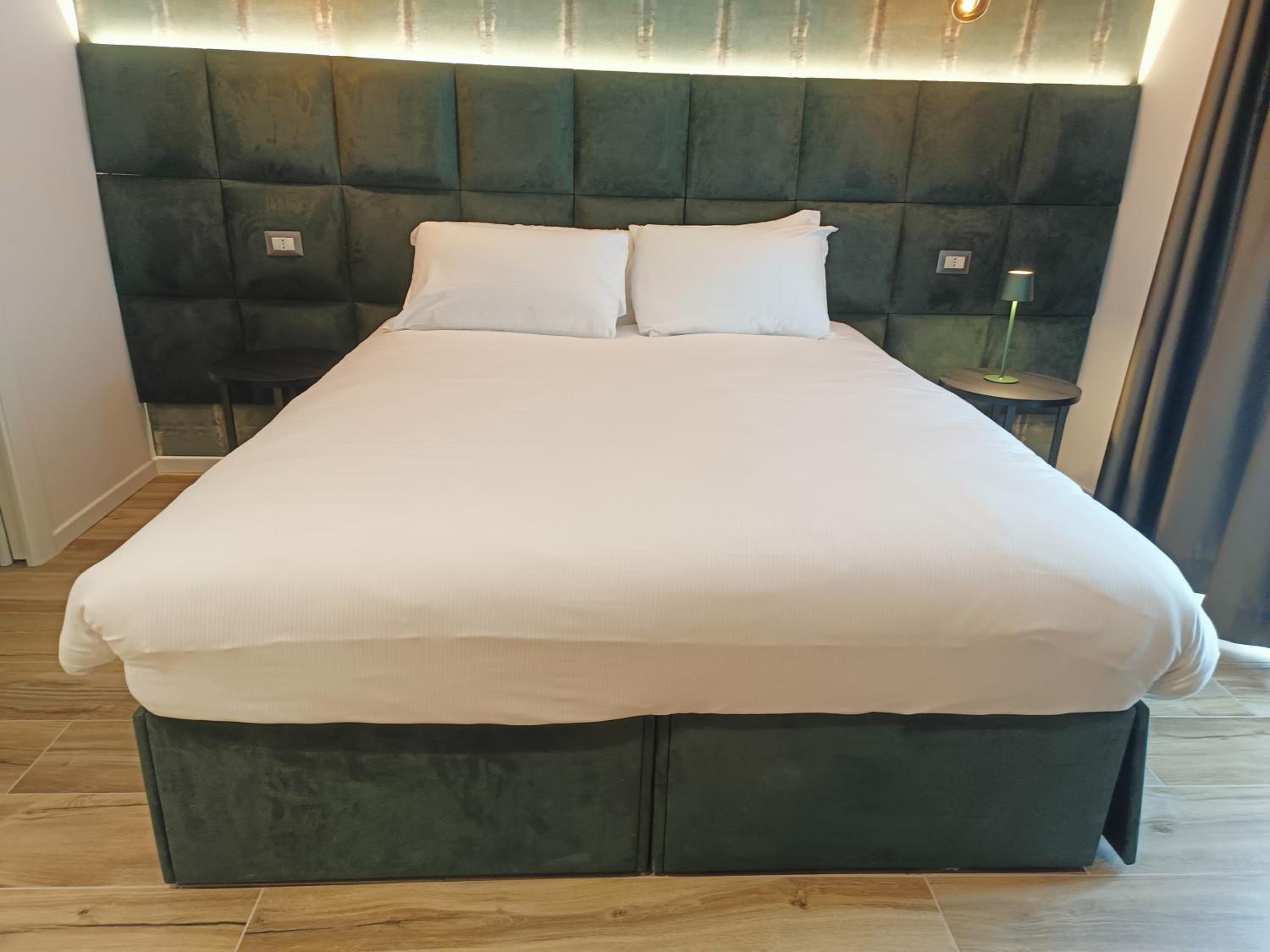 Deluxe Room (2 Adults + 1 Child) photo 3