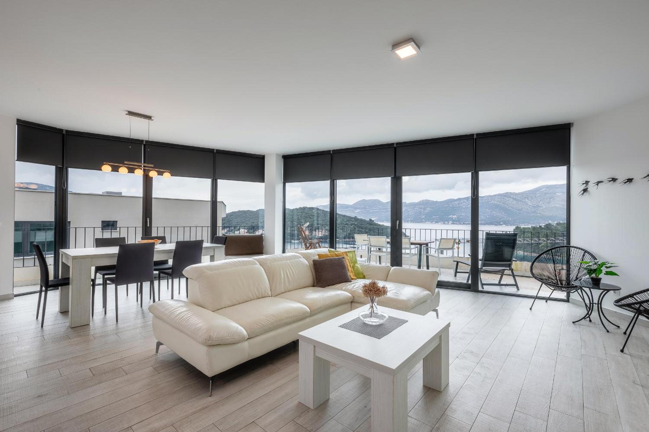 Three-Bedroom Apartment - High Floor photo 1
