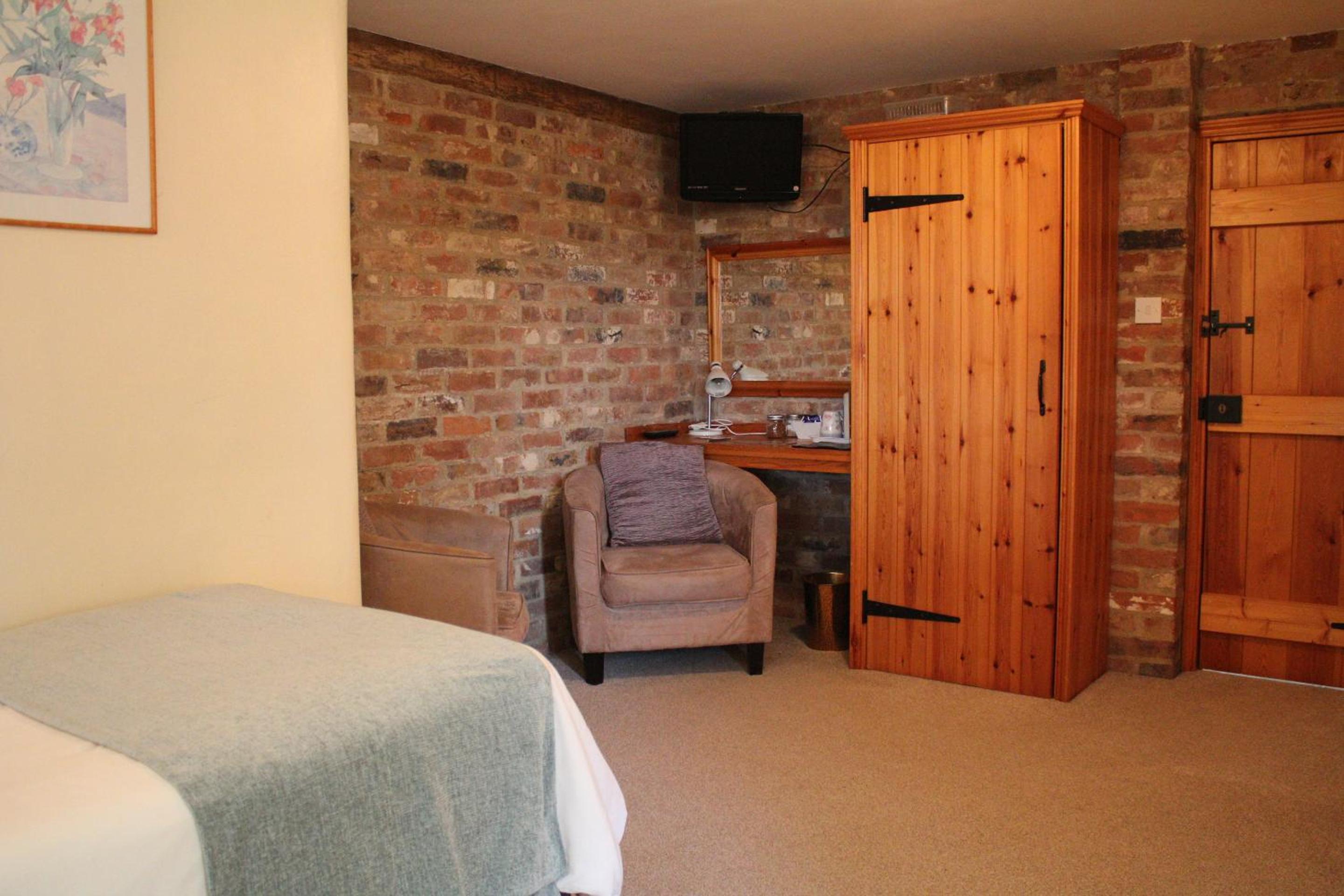 Twin Room with Shower photo 2
