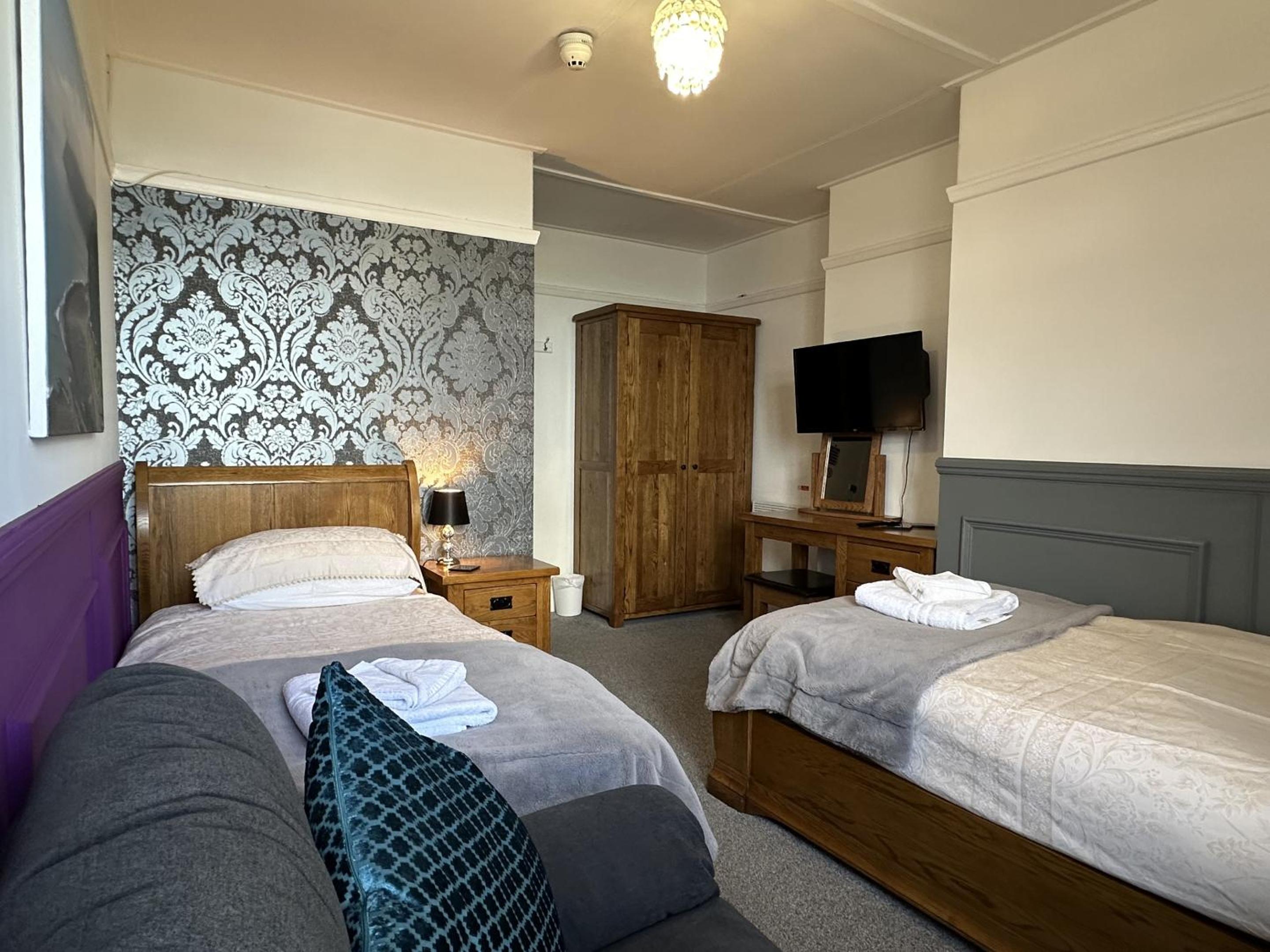 Deluxe Quadruple Room - Photo 14