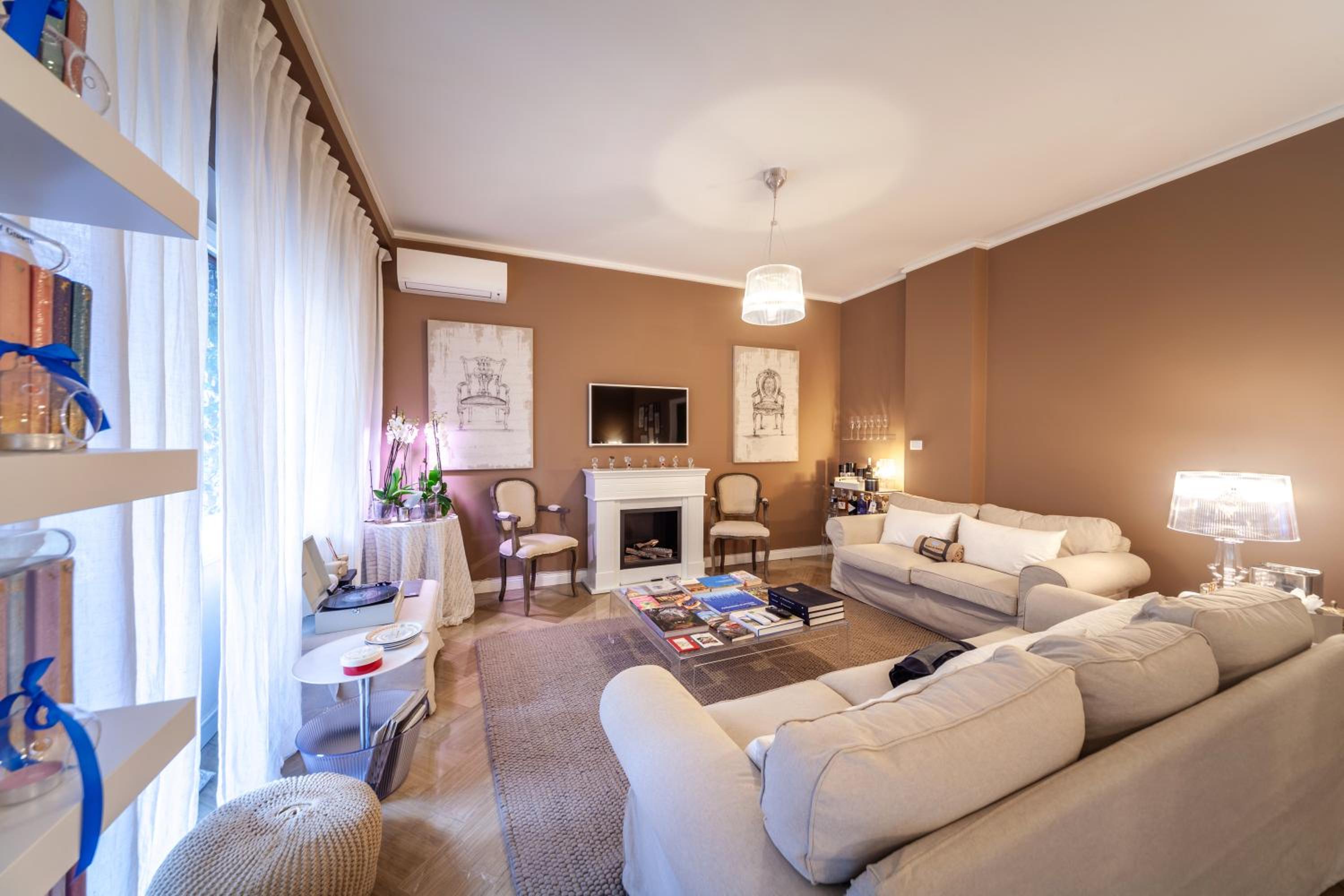 Large Double Room - Photo 9