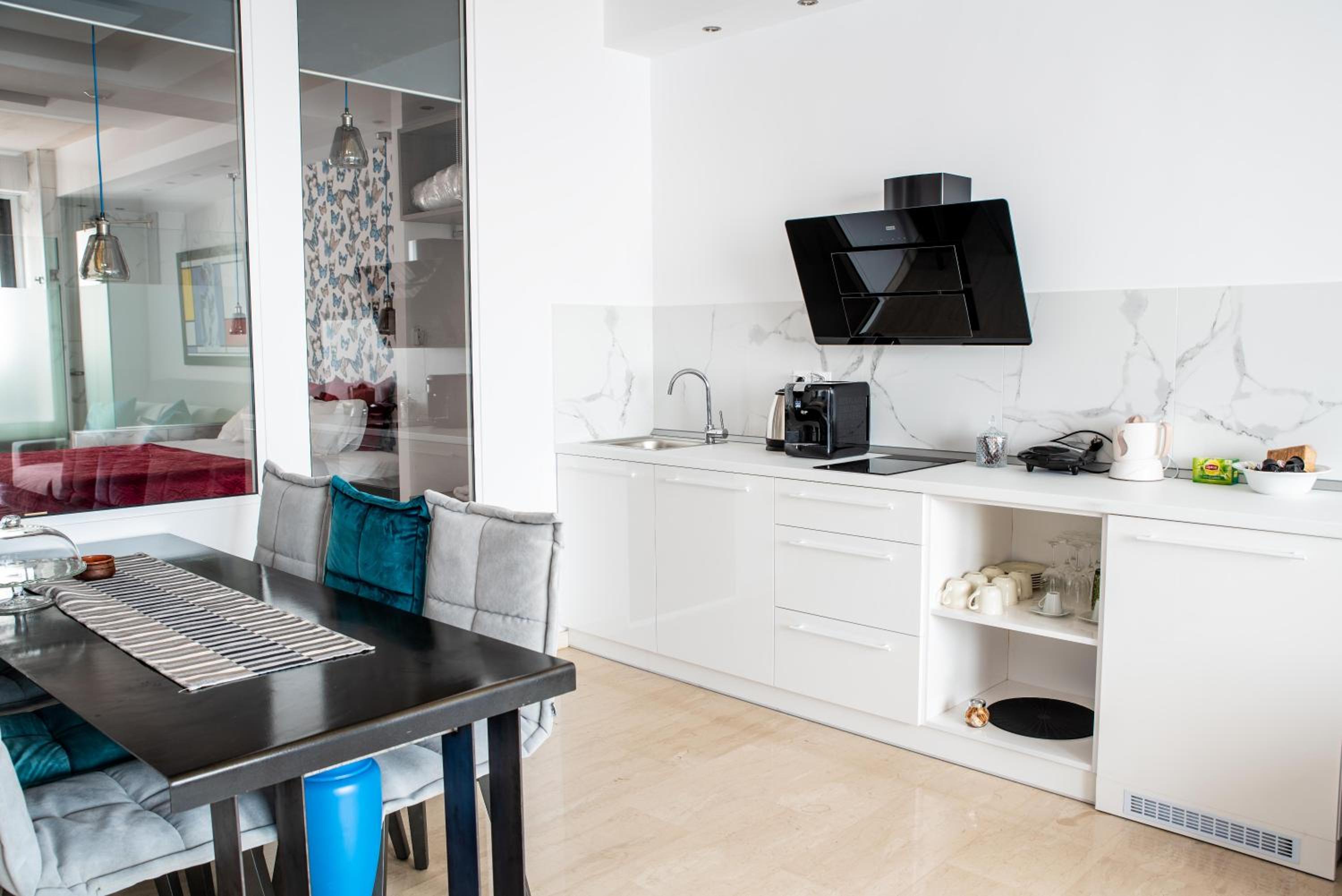 Apartment with Sea View - Photo 7