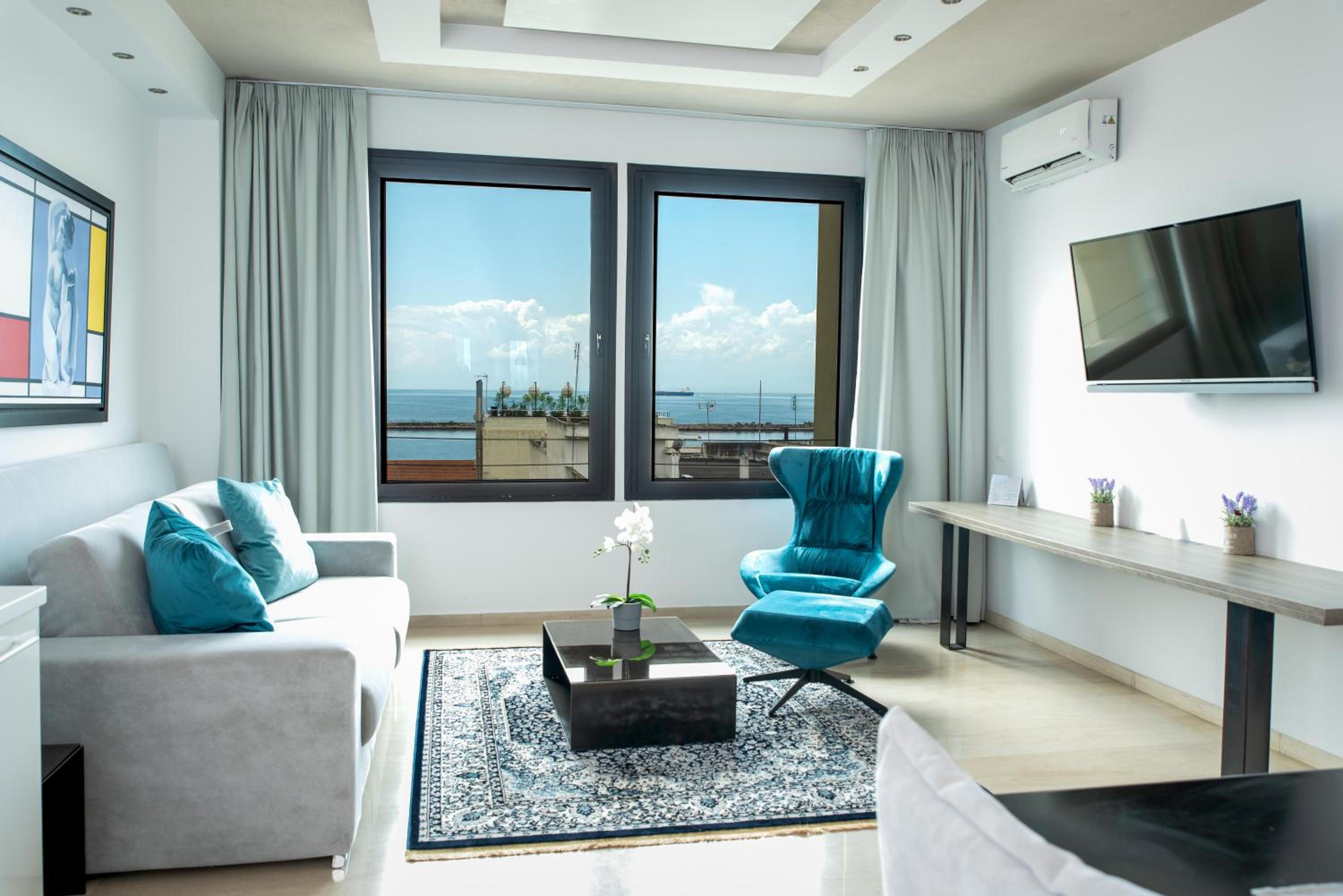 Apartment with Sea View - Photo 5
