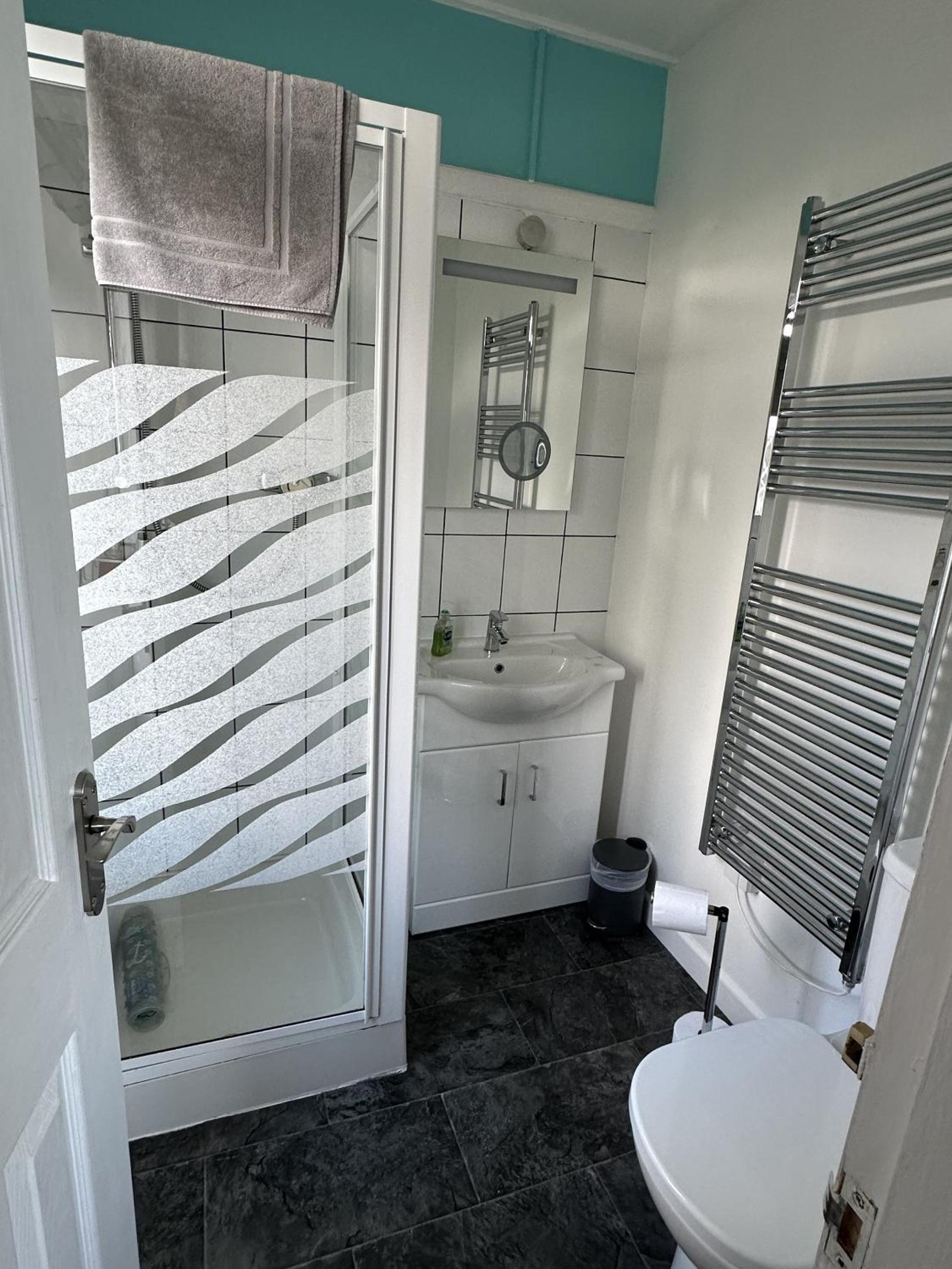 Deluxe Quadruple Room - Photo 18
