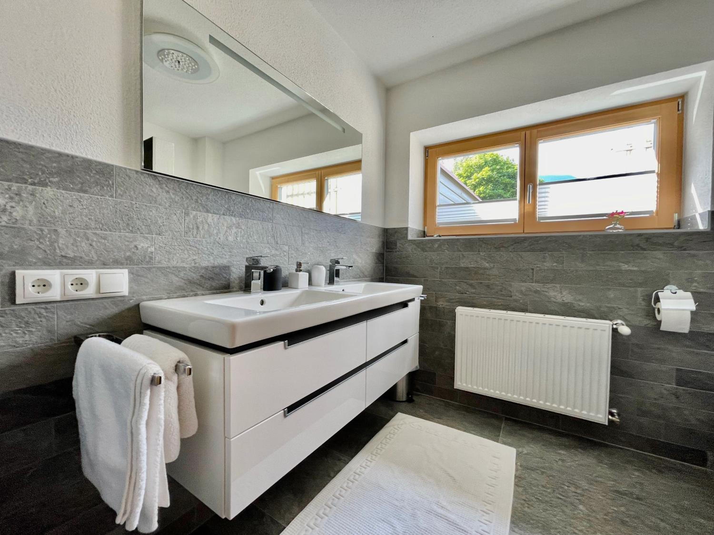 One-Bedroom Apartment with Terrace photo 2
