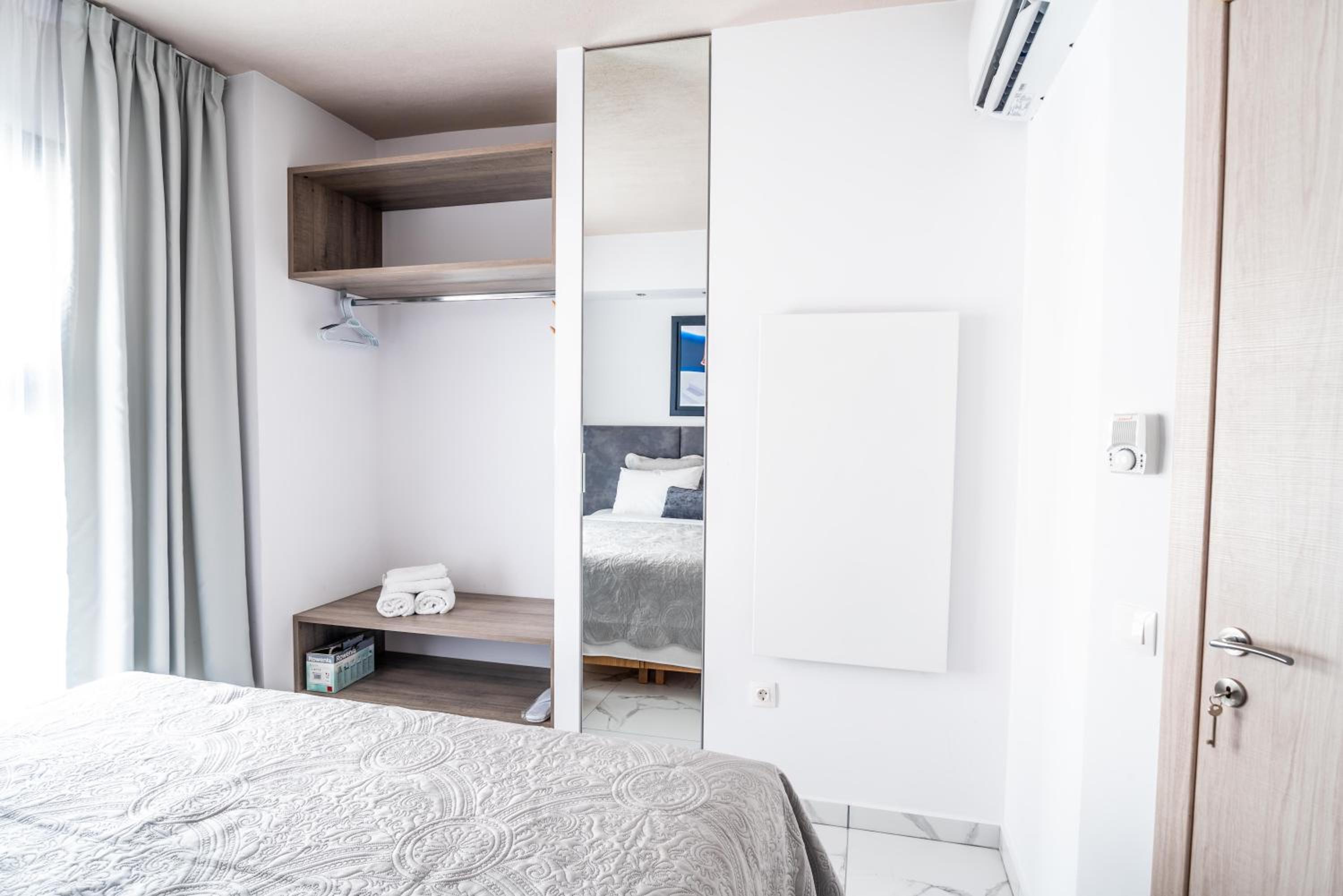 Apartment with Sea View - Photo 11
