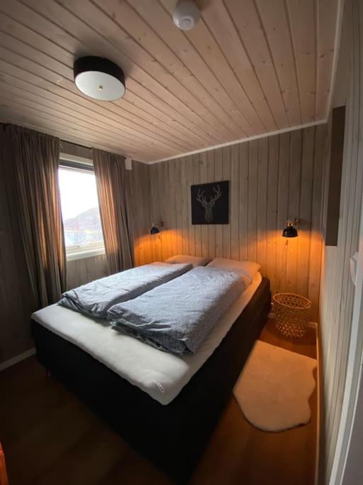 Three-Bedroom House photo 3