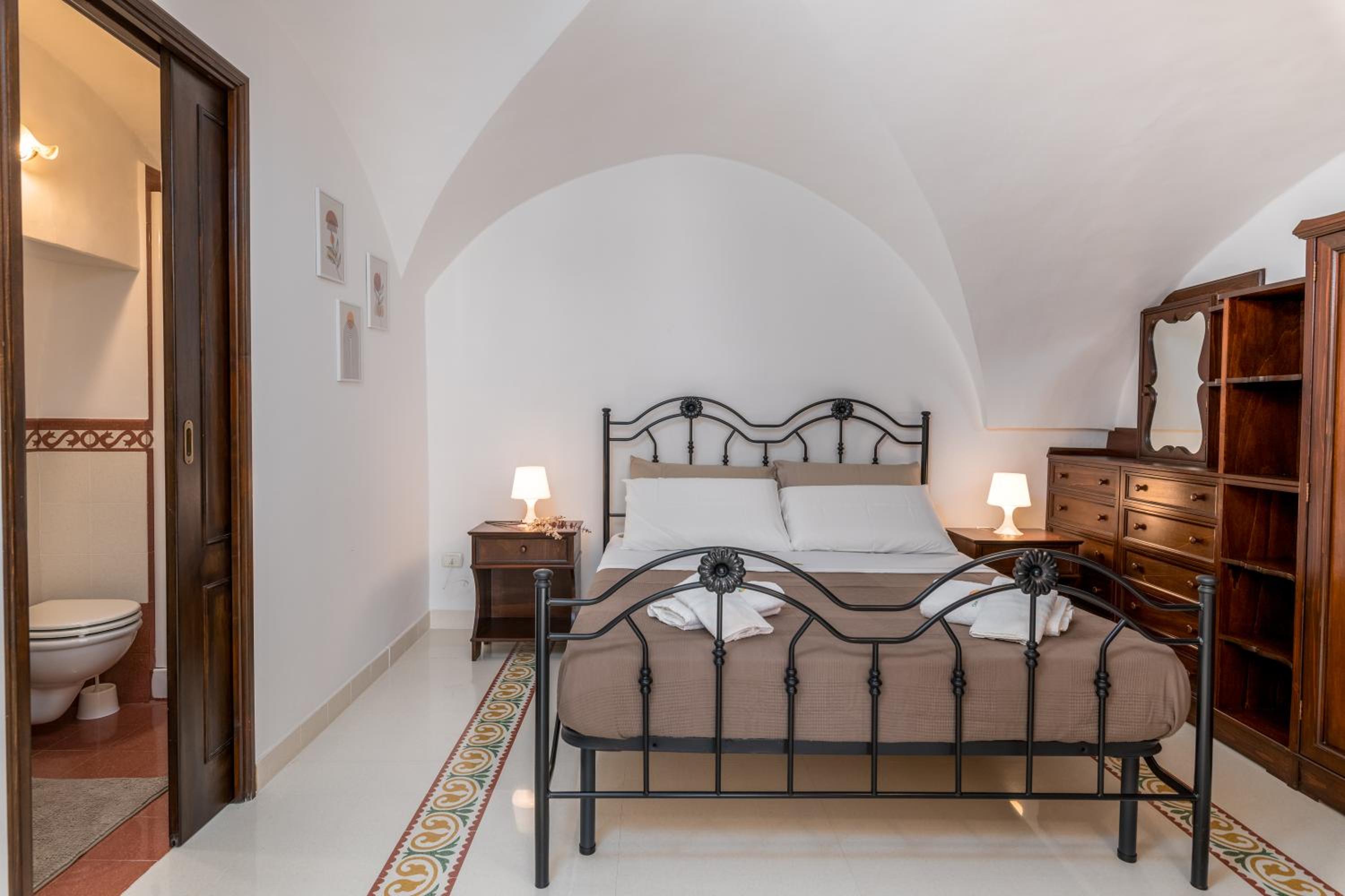 One-Bedroom House photo 1