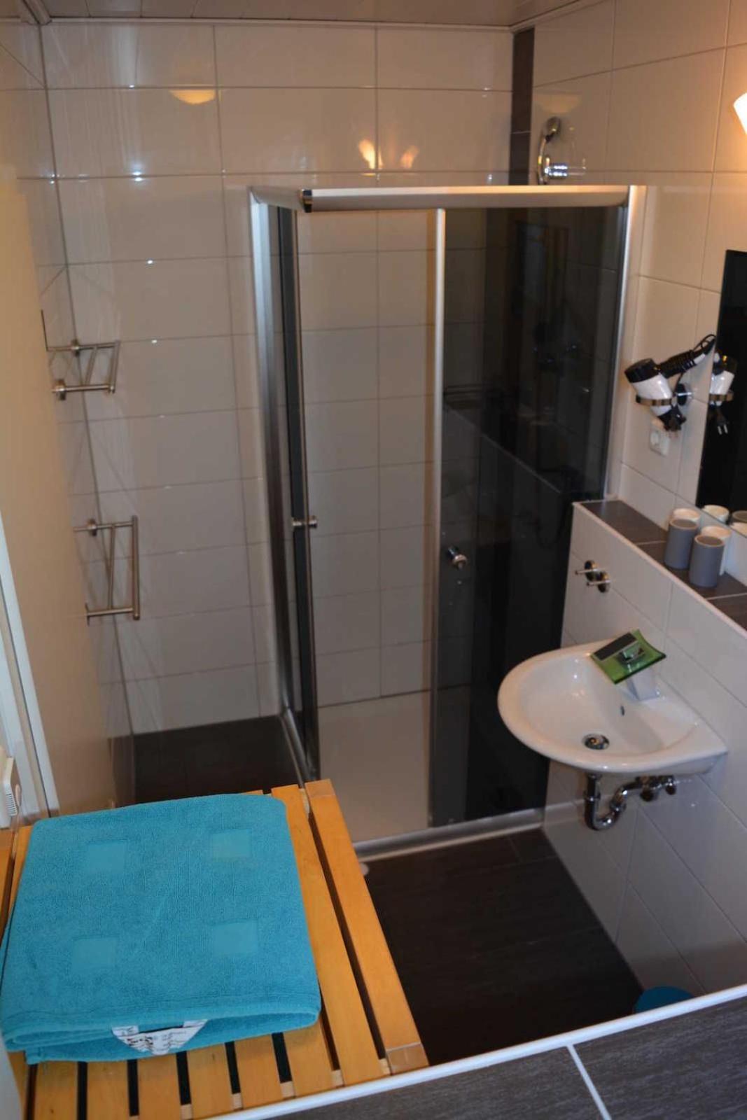 Family Room with Private Bathroom photo 3
