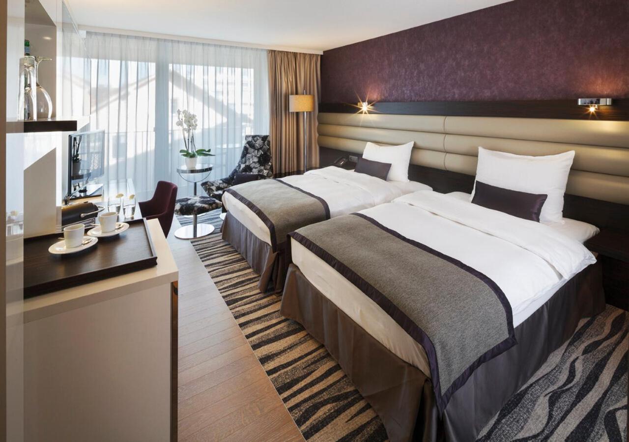 Premium Twin Room - Photo 1