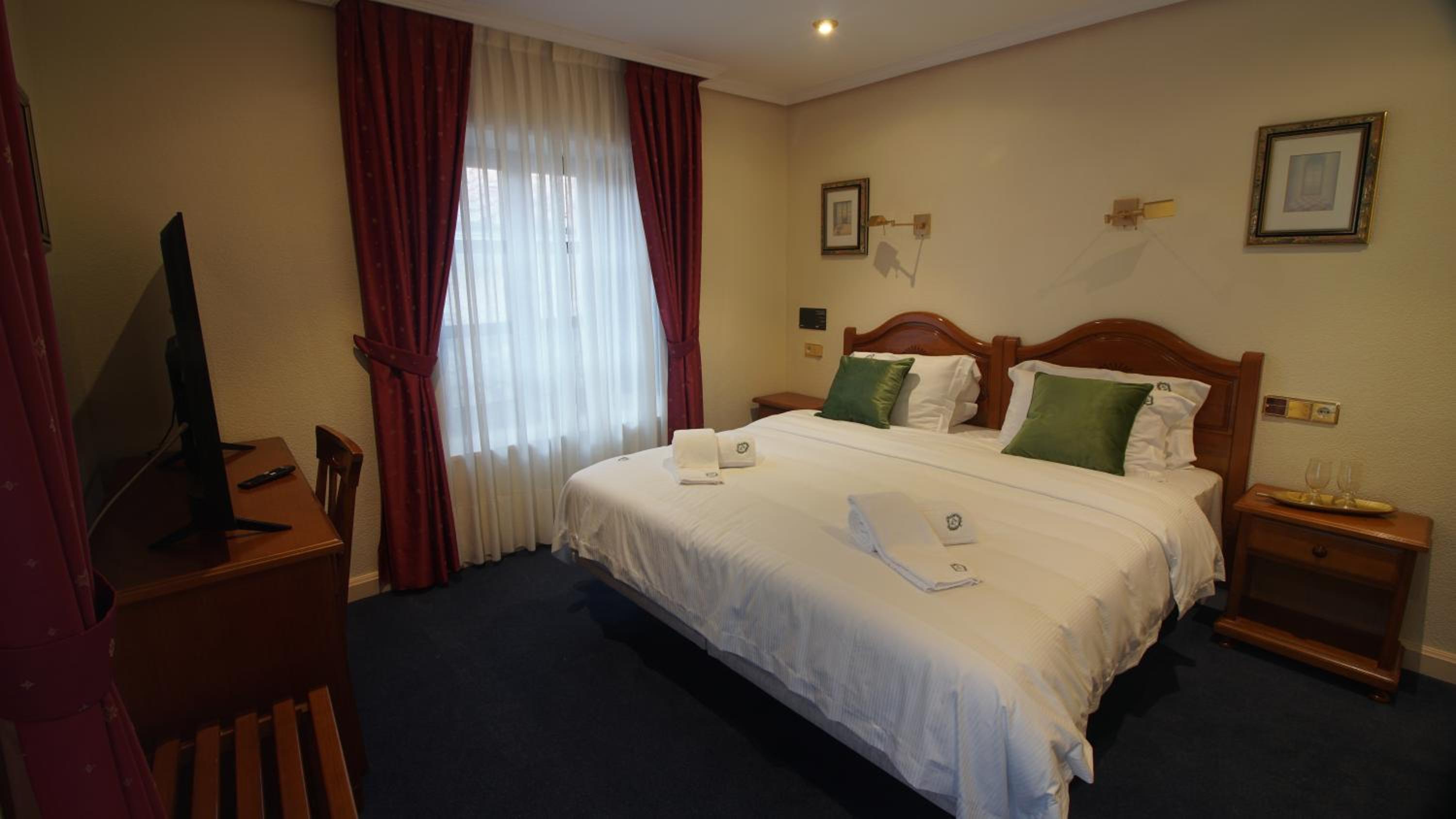 Double Room with Private Bathroom photo 2