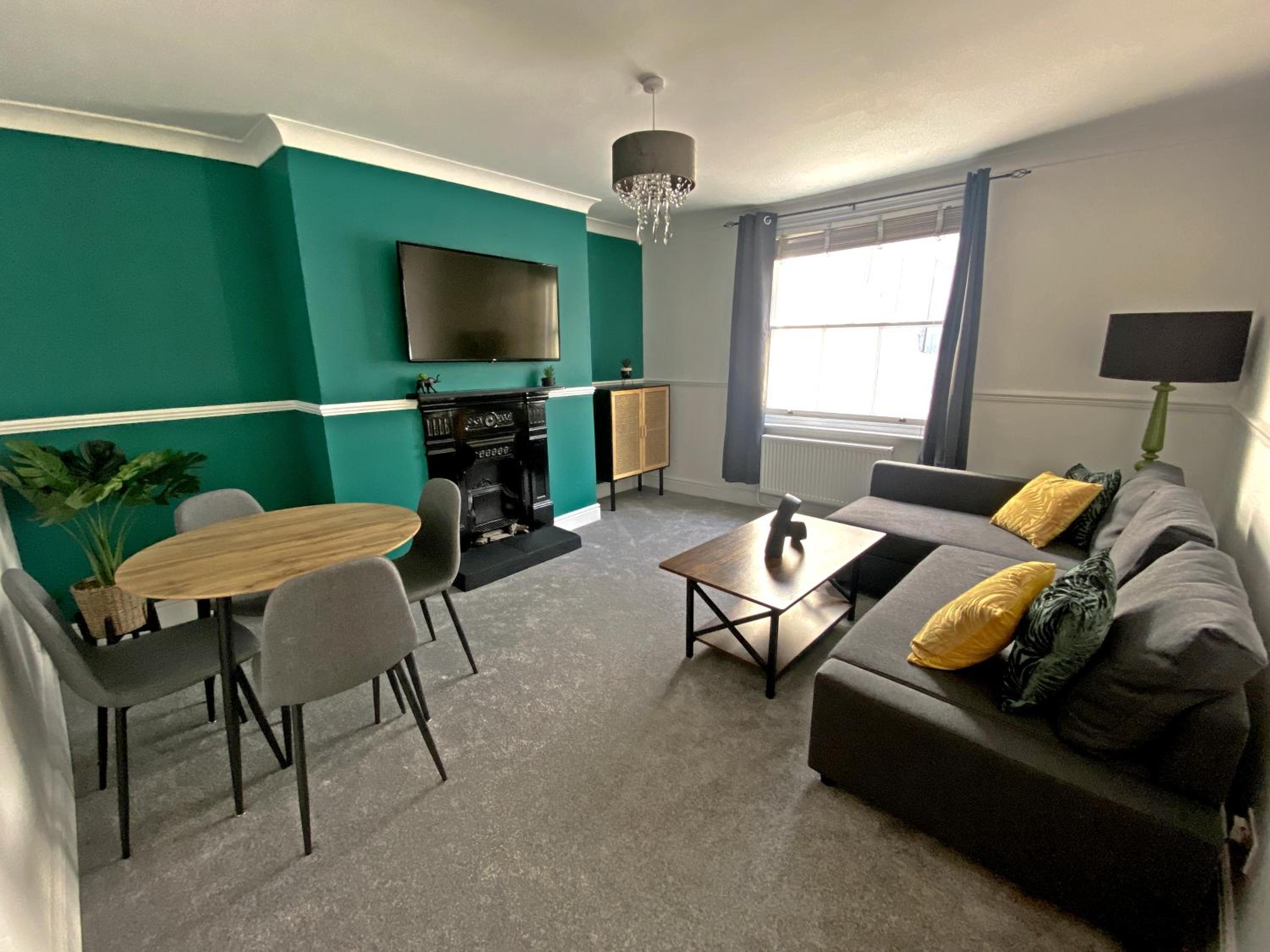 One-Bedroom Deluxe Apartment