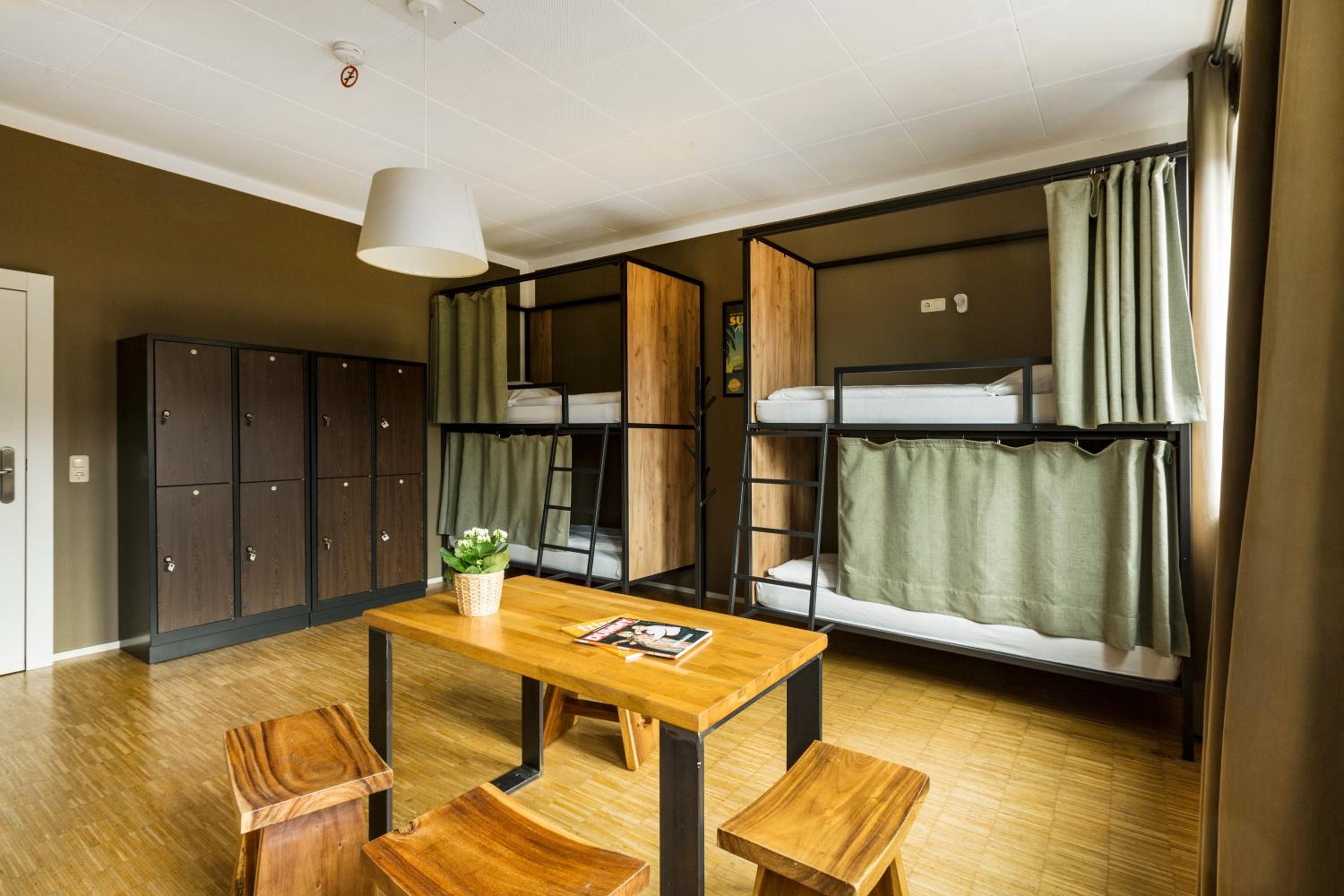 Single Bed in 8-Bed Dormitory Room - Women photo 1