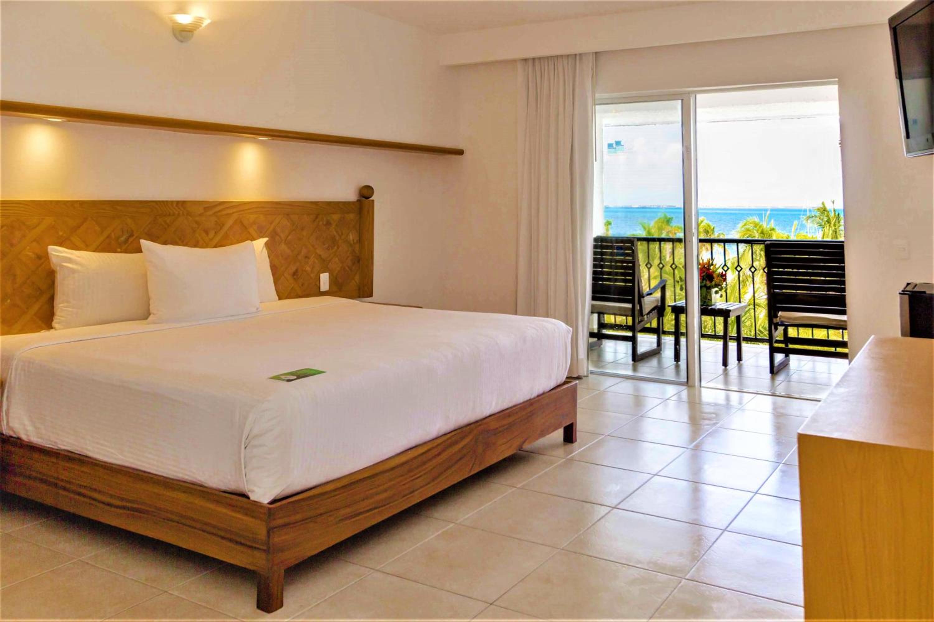 One-Bedroom Suite thumbnail 5