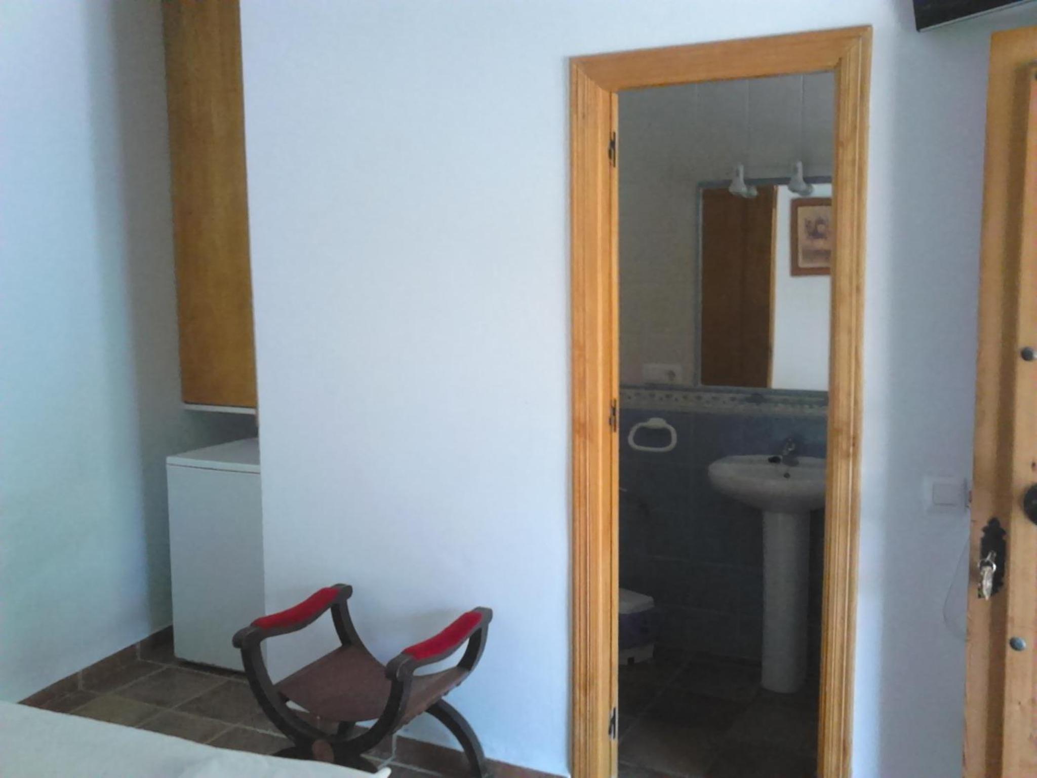 Economy Twin Room photo 3