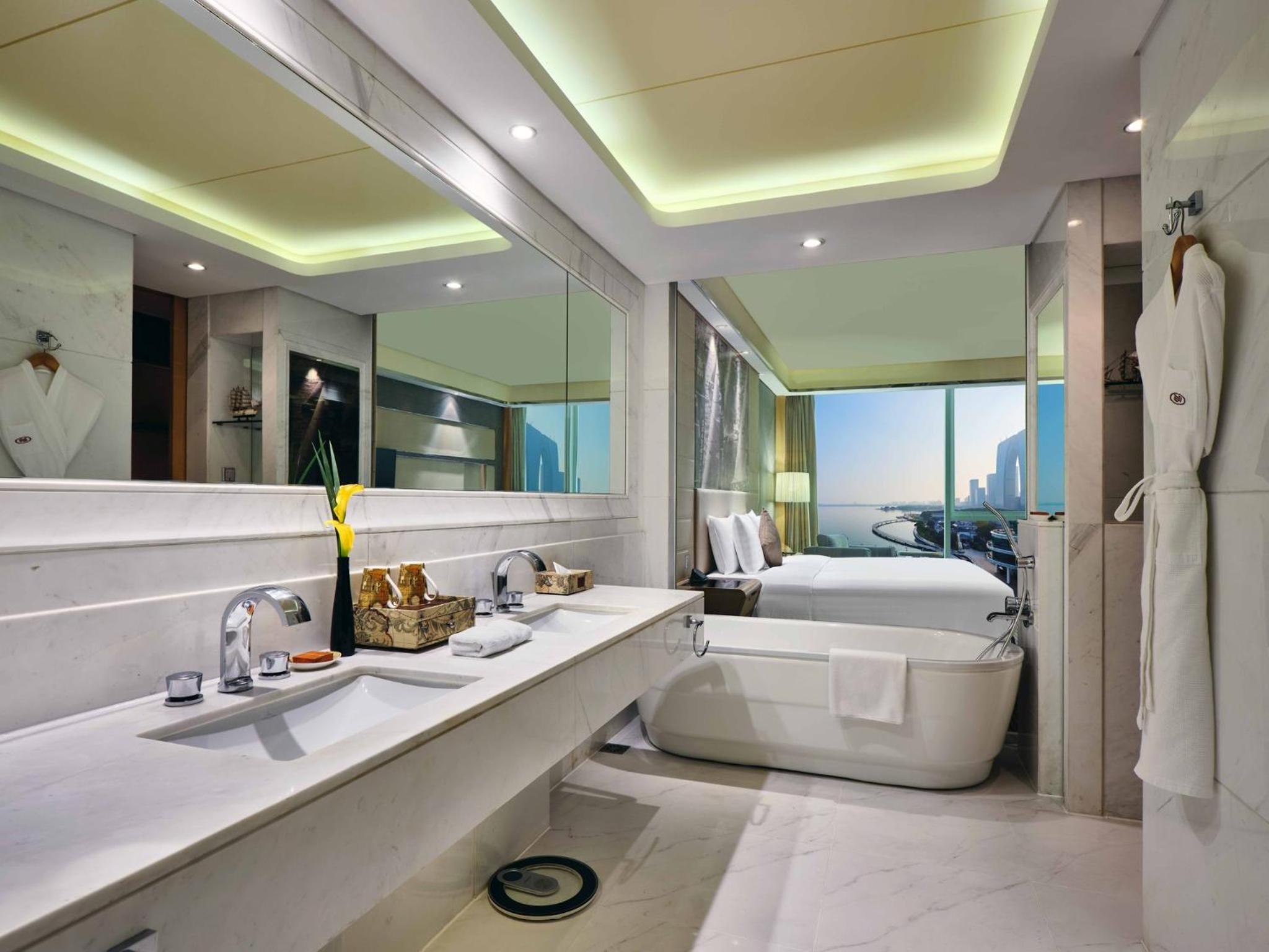 Premium King Room with Lounge Access - High Floor
