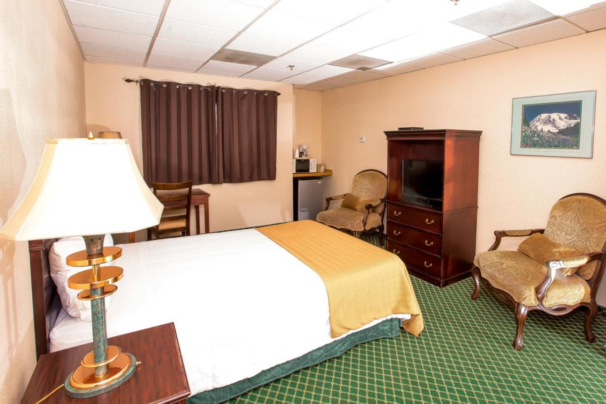 Queen Room