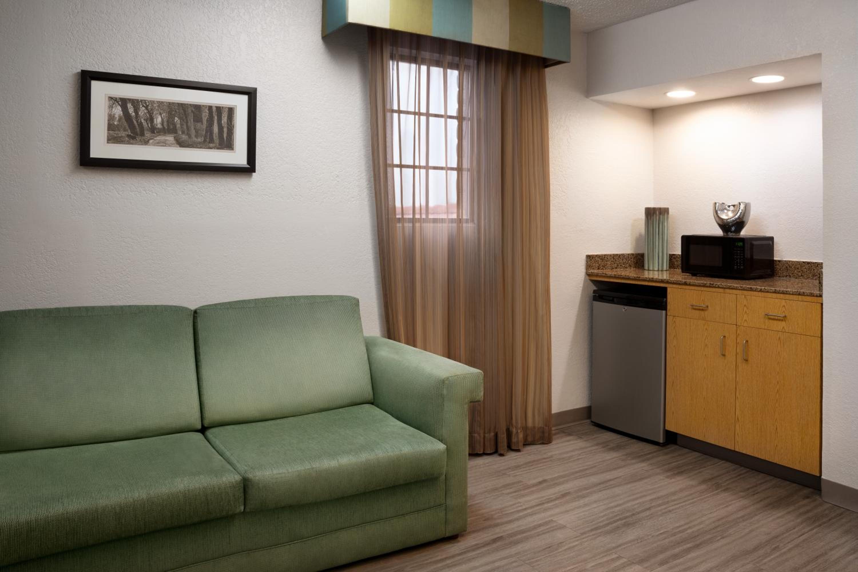 Junior King Suite - Non-Smoking photo 1