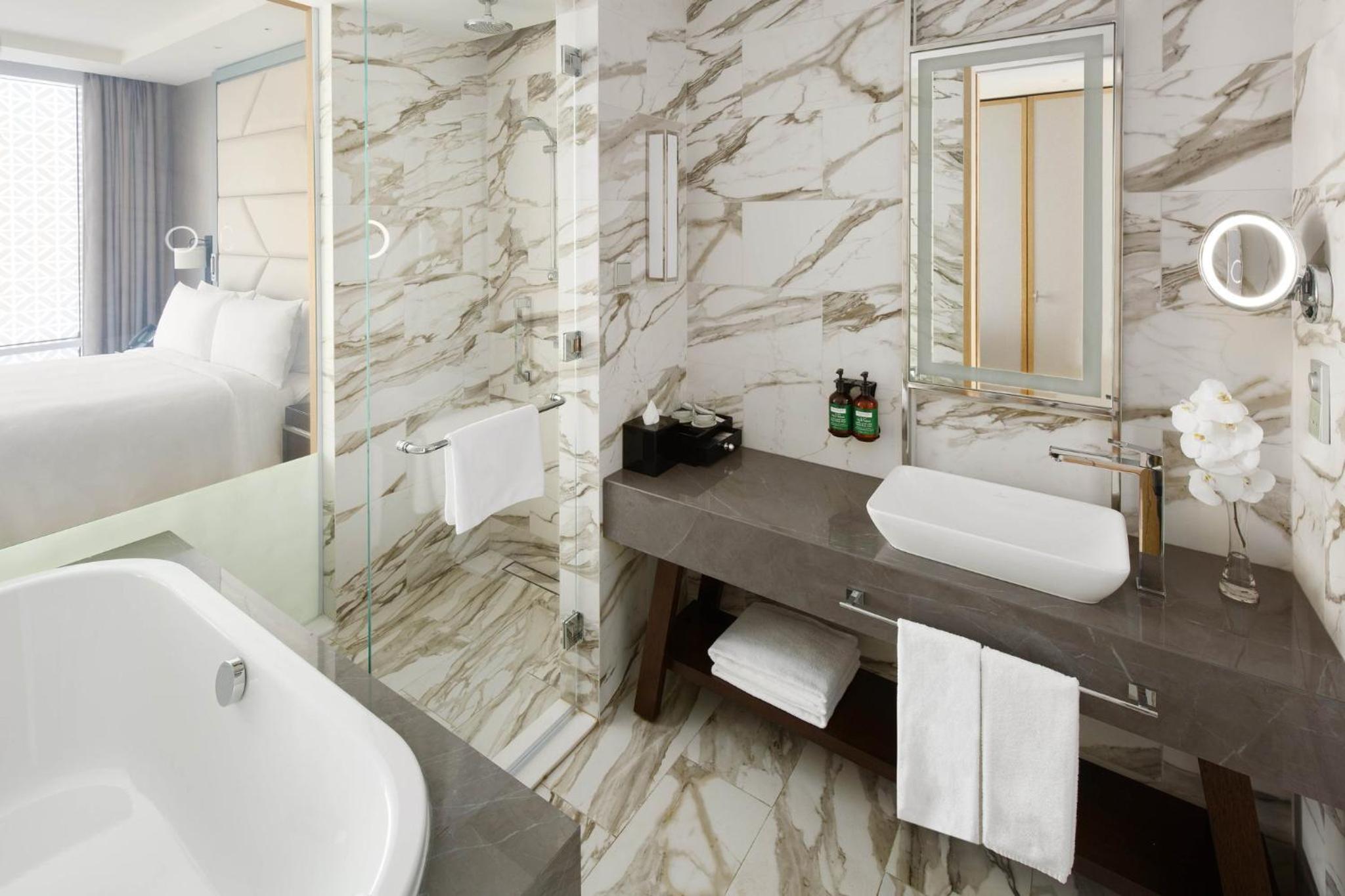 Junior King Suite - Photo 8