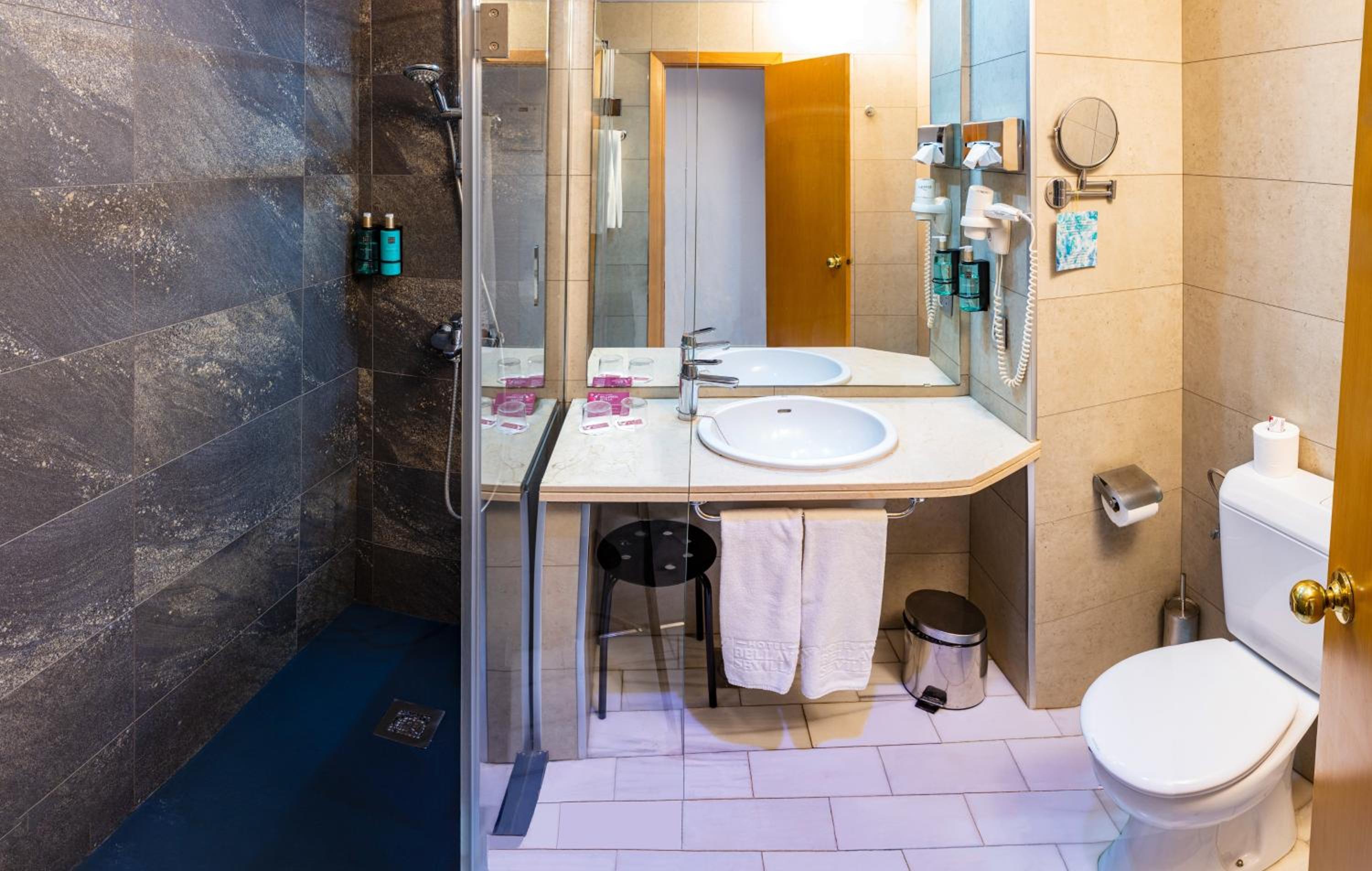 Standard Twin Room - Photo 2