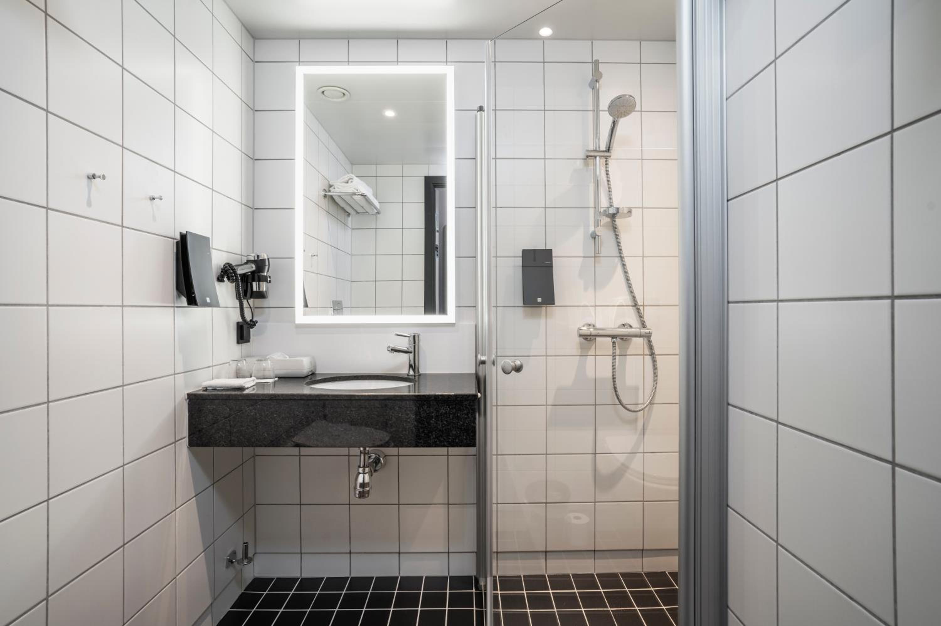 Standard Twin Room - Photo 2