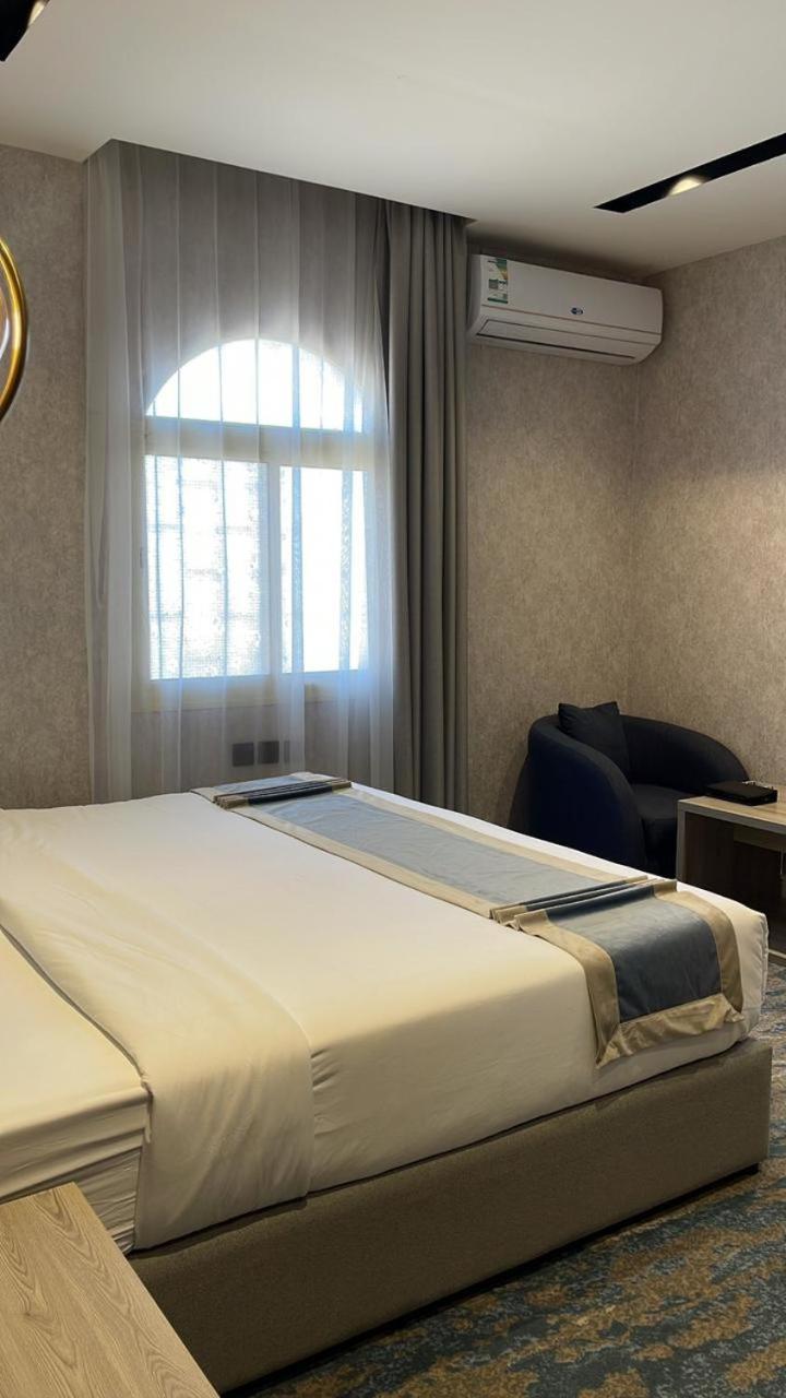 Deluxe King Room photo 1