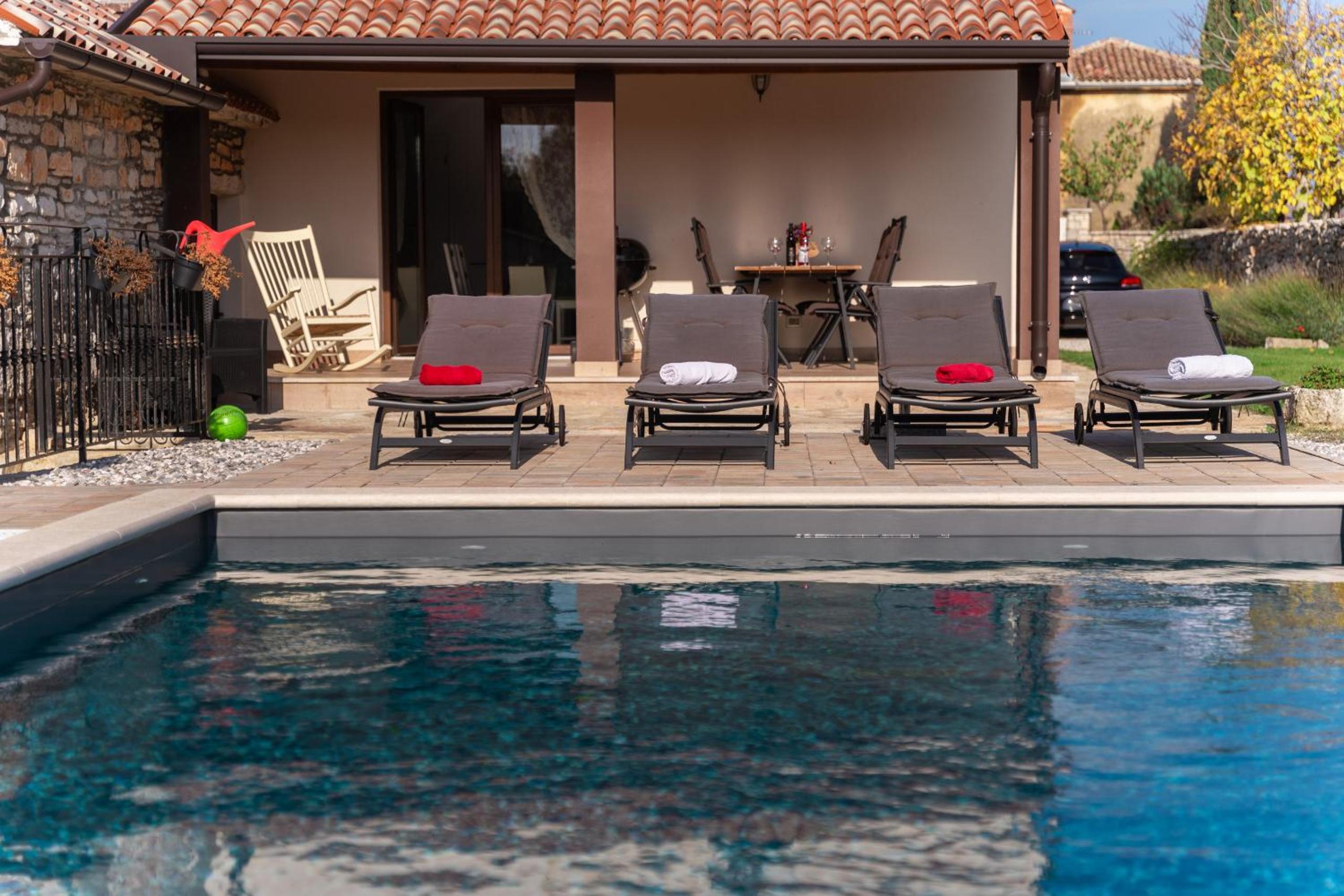 Villa photo 2