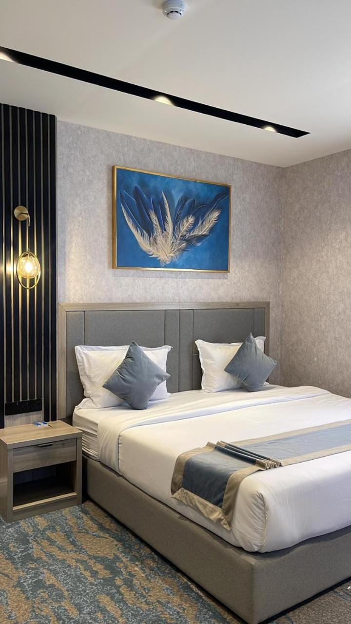 Deluxe King Room photo 2