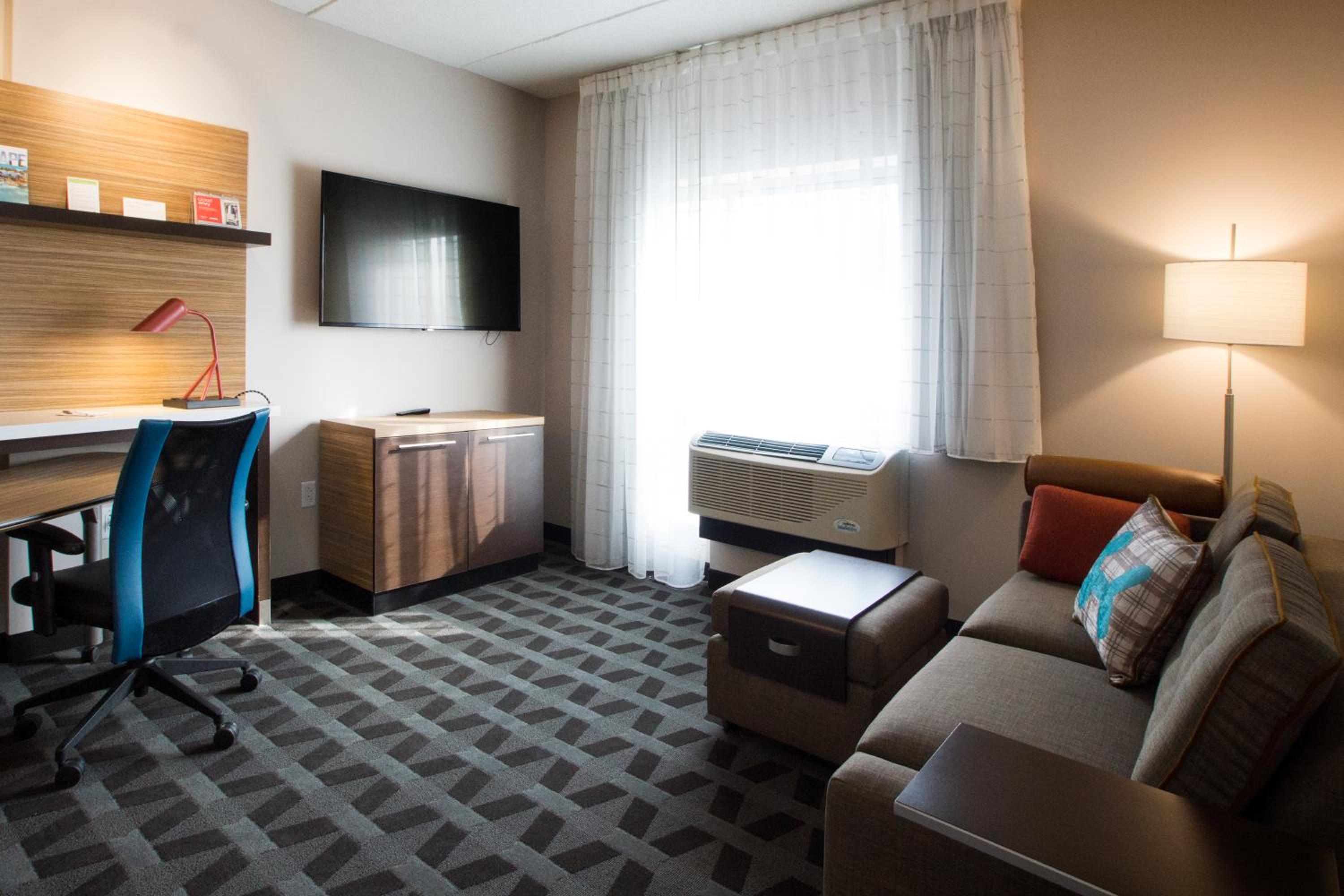 King Studio with Sofa bed (Mobility & Hearing Accessible w/Tub)