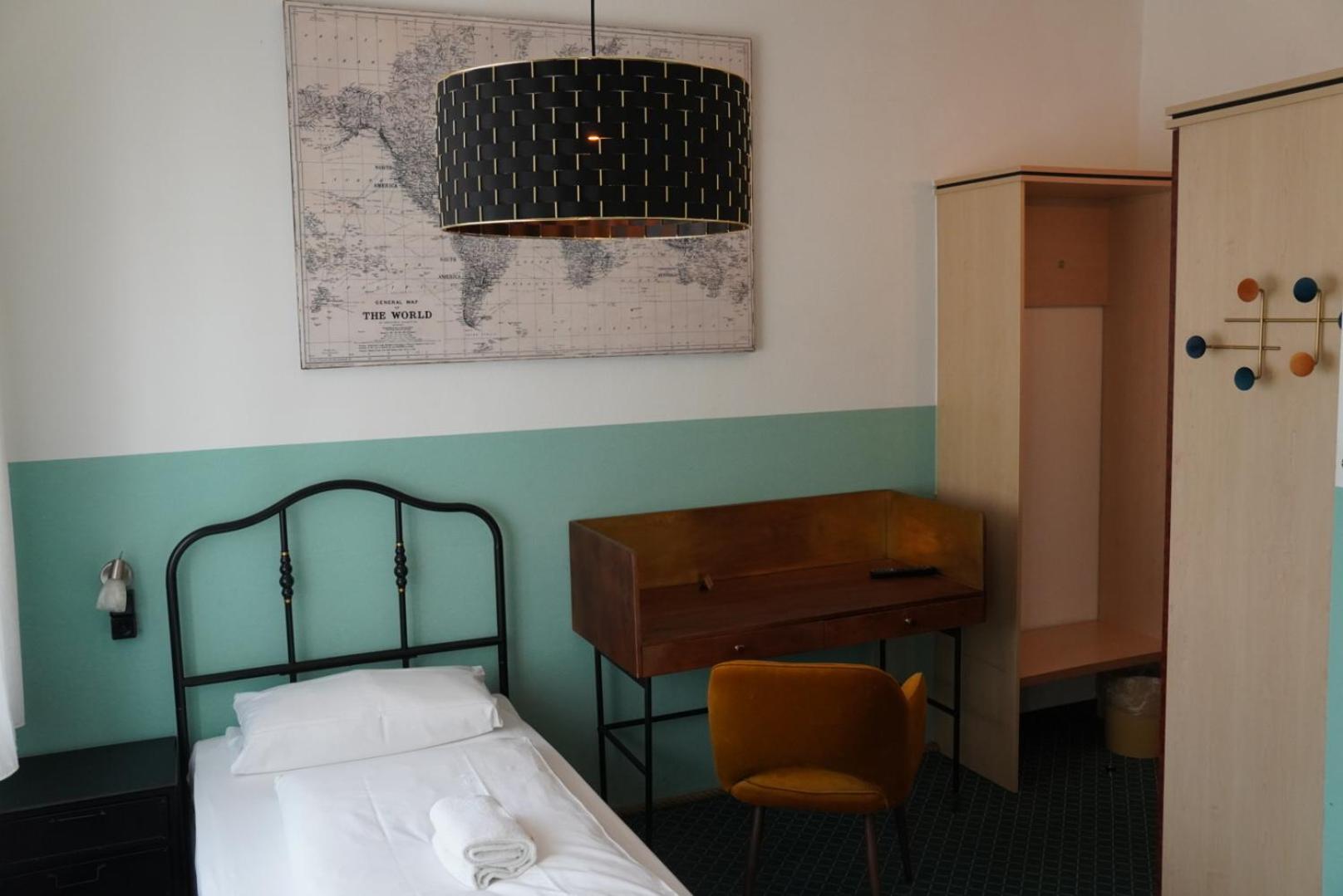 Standard Twin Room - Photo 2