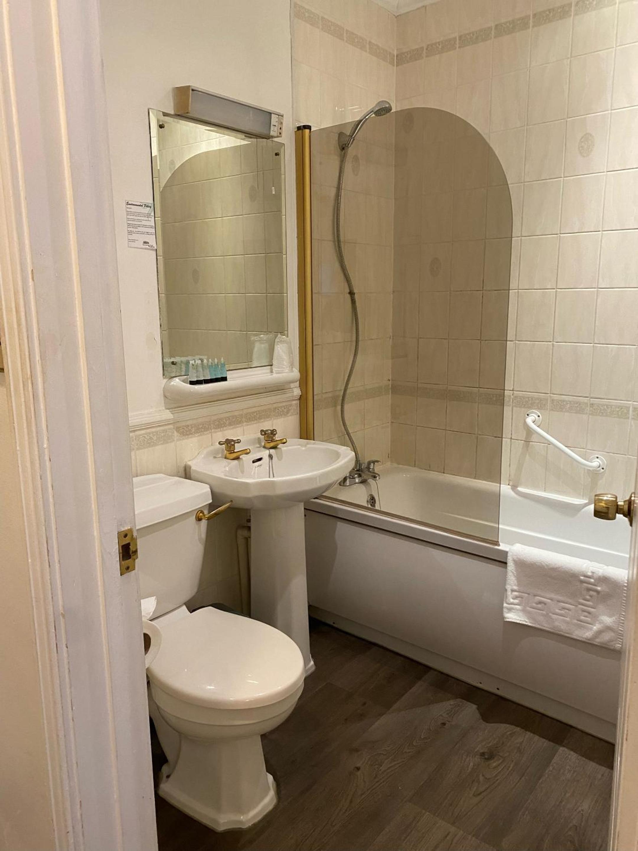 Standard Triple Room - Photo 3