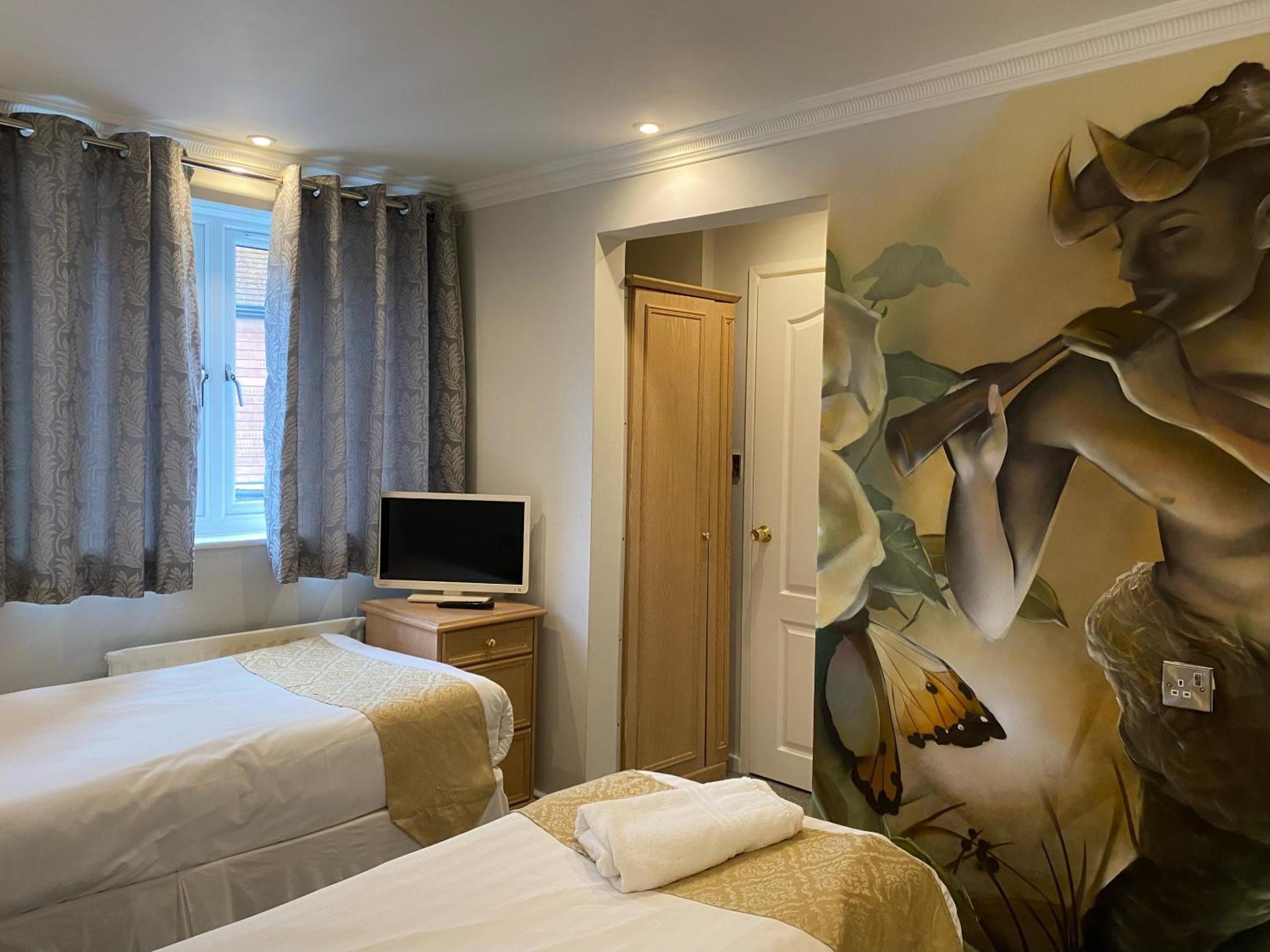 Standard Twin Room - Photo 1