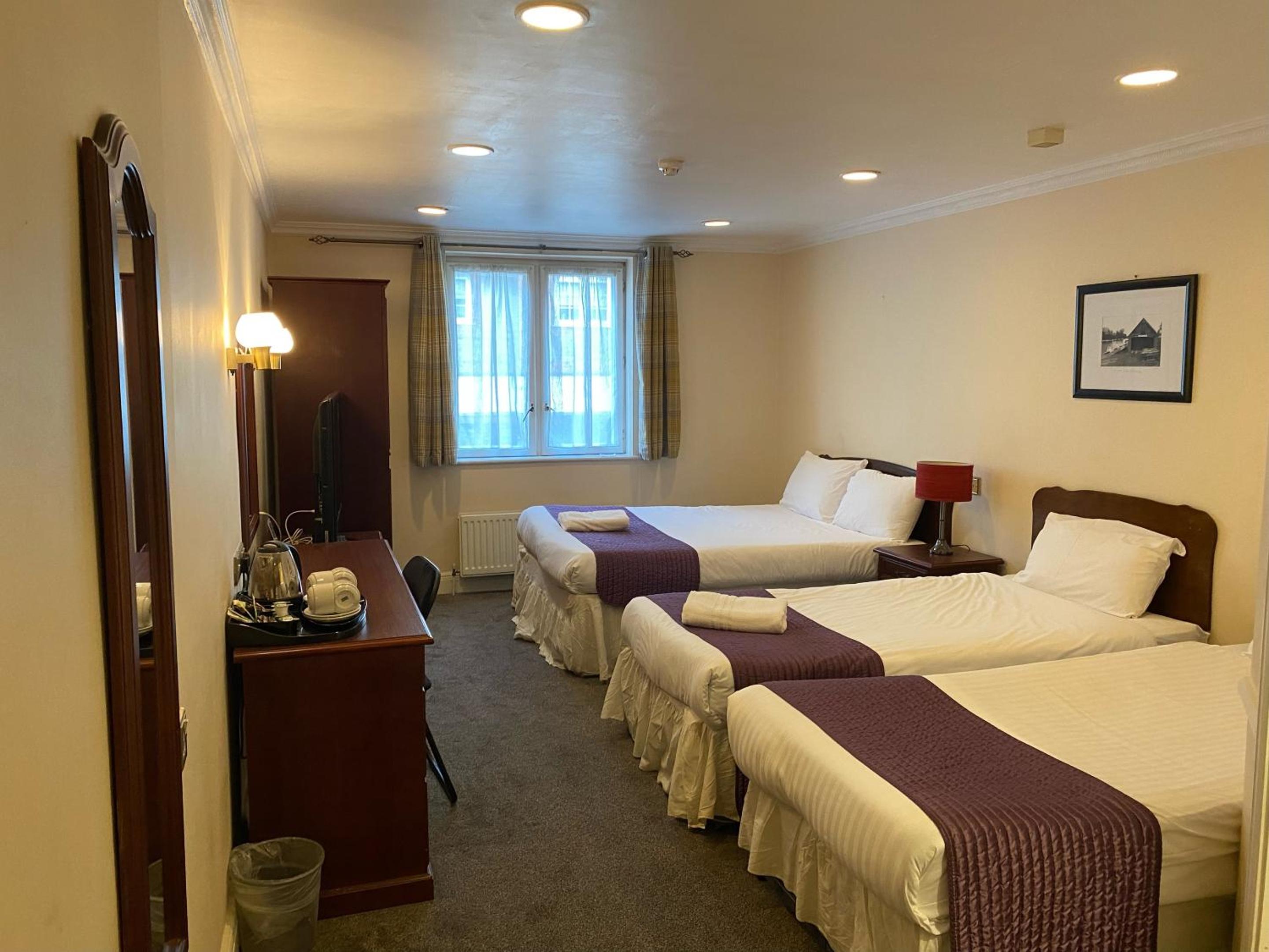 Quadruple Room - Photo 1