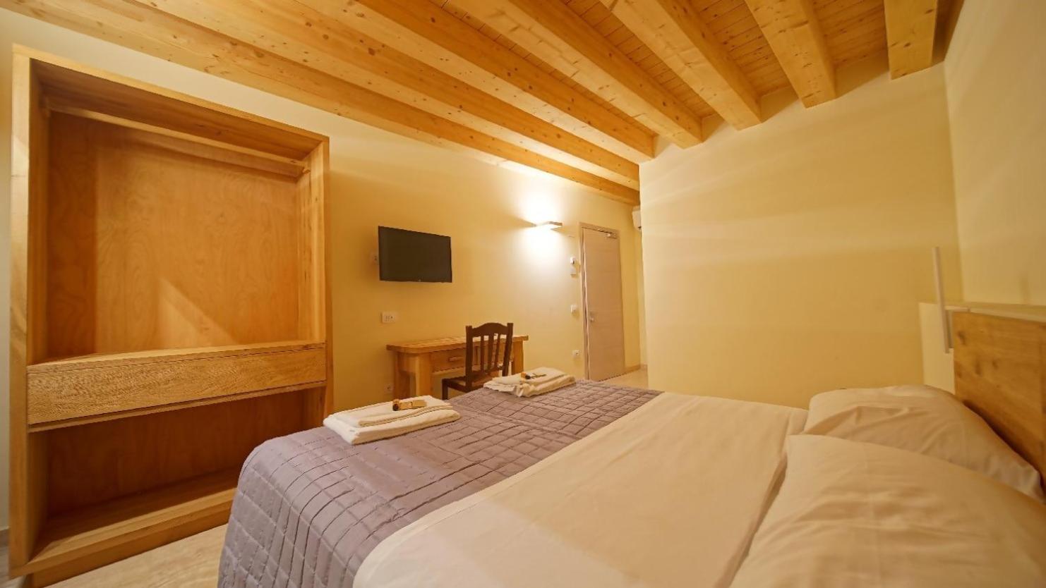 Double Room With Private Bathroom photo 1