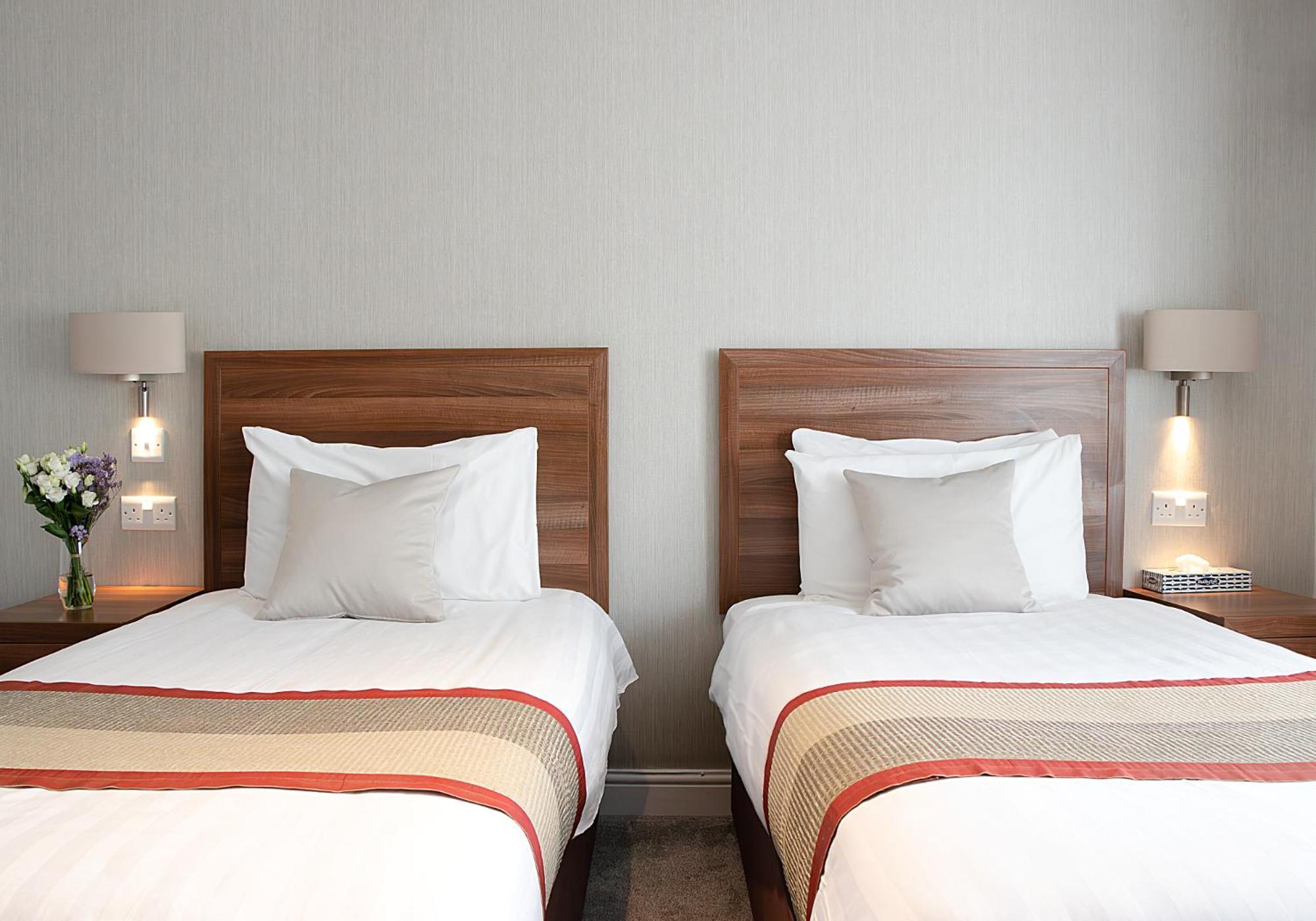 Standard Twin Room - Photo 2