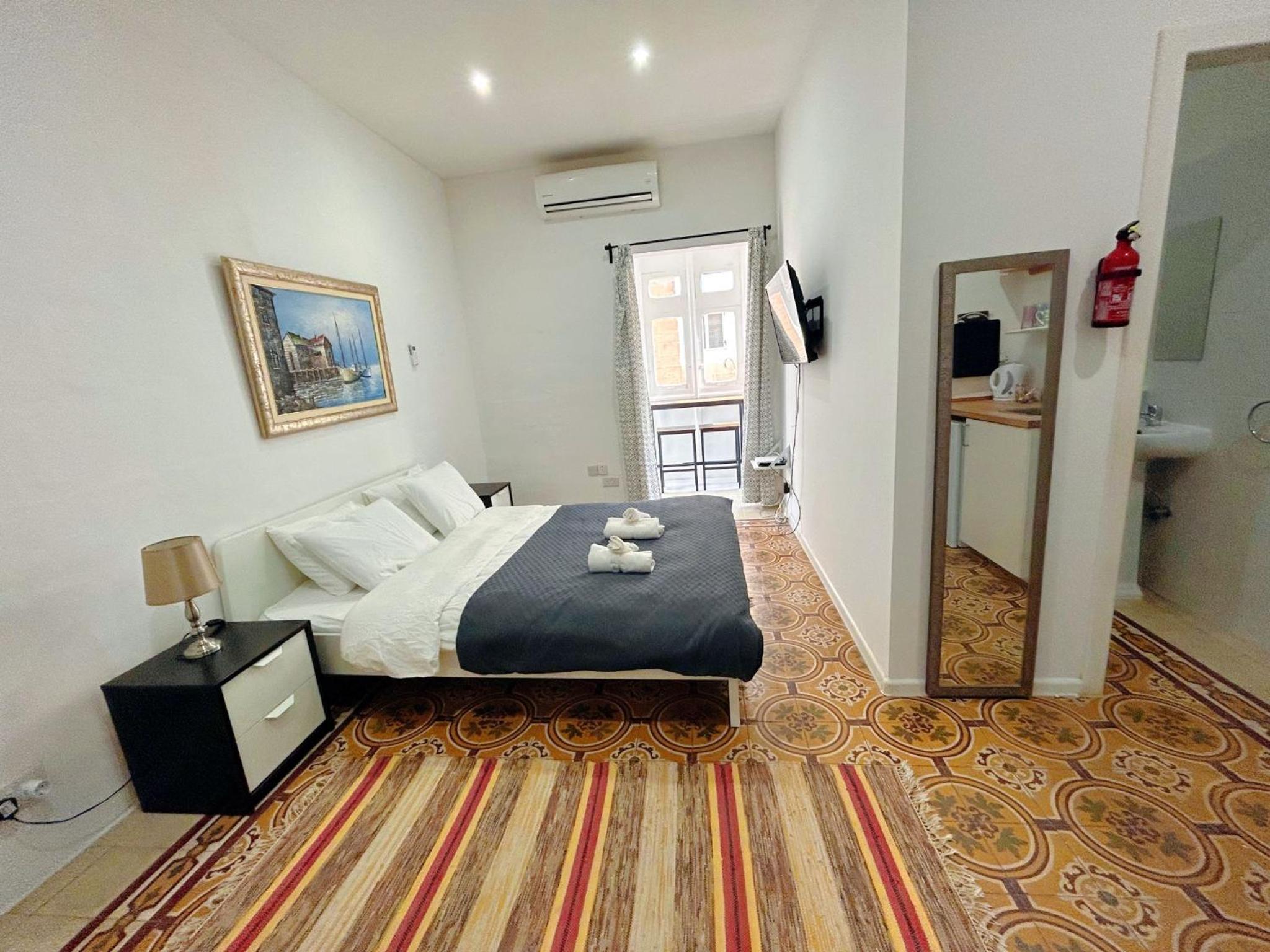 Family Room With Balcony photo 1