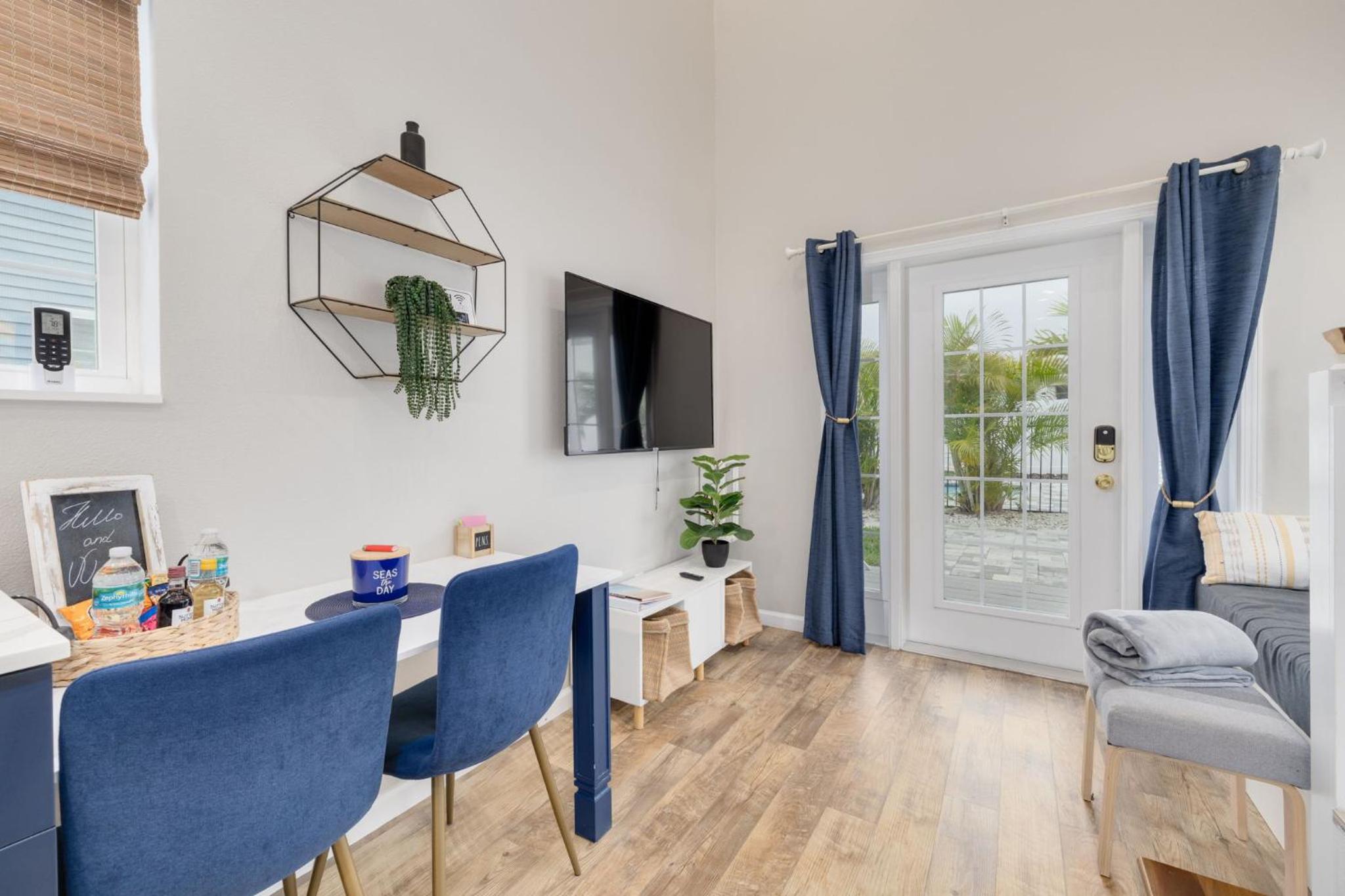 One-Bedroom House photo 1