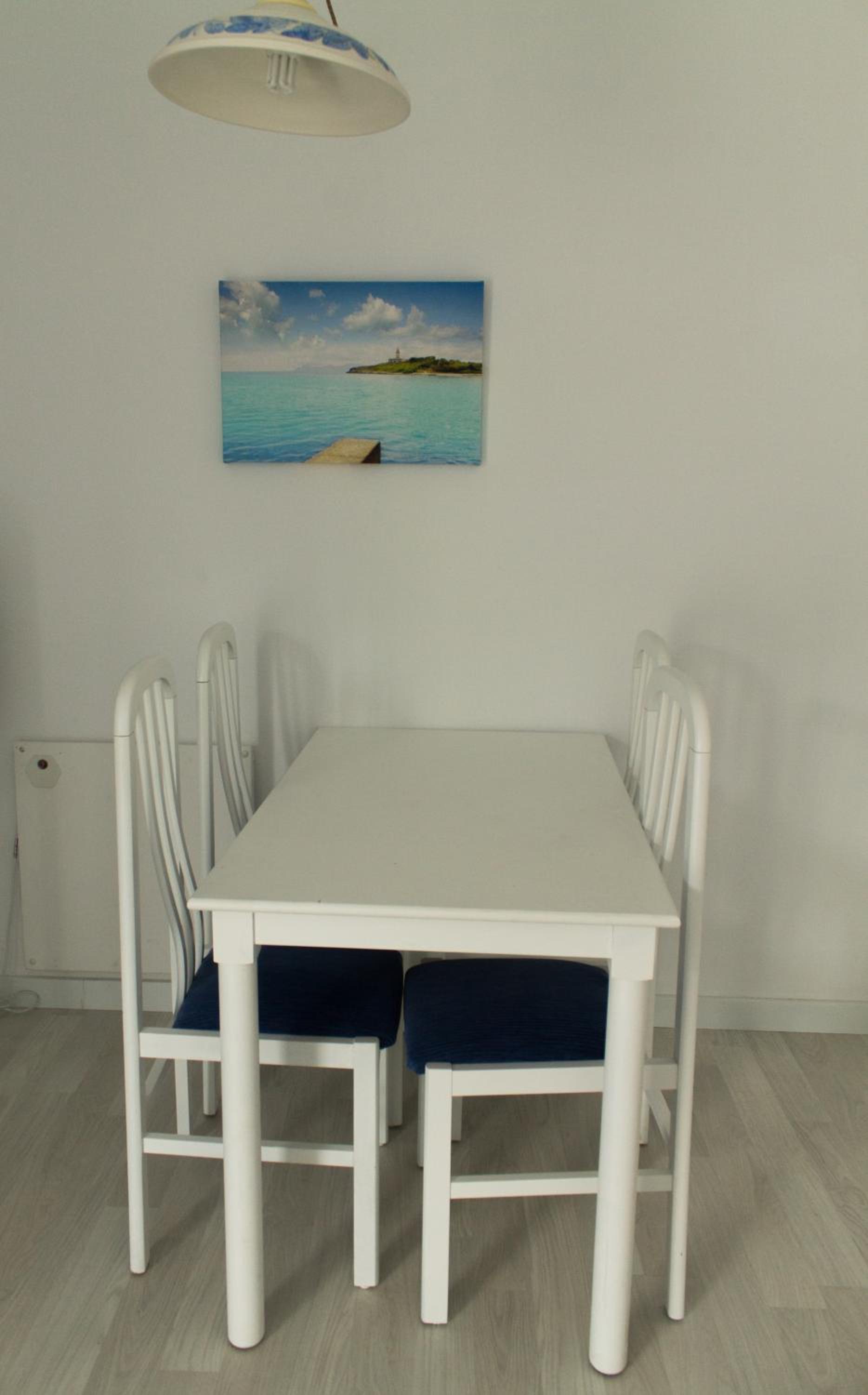 One-Bedroom Apartment - Photo 3