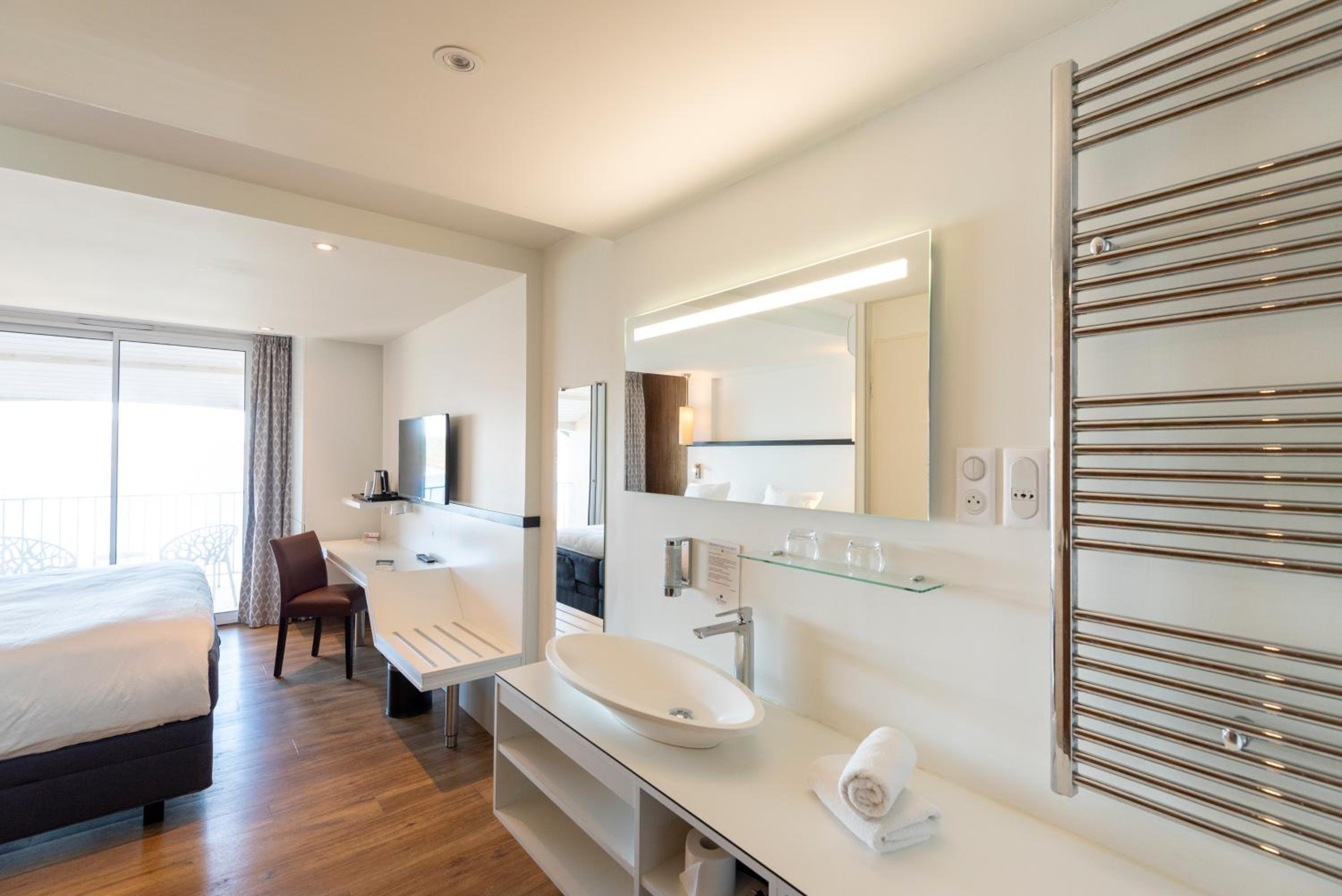 Chambre Premium avec Accès au Centre de Bien-Être - Vue Latérale sur Mer Chambre Premium avec Accès au Centre de Bien-Être - Vue Latérale sur Mer