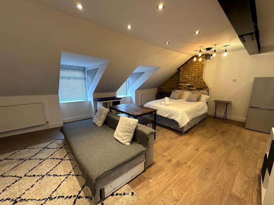 One-Bedroom Apartment photo 1