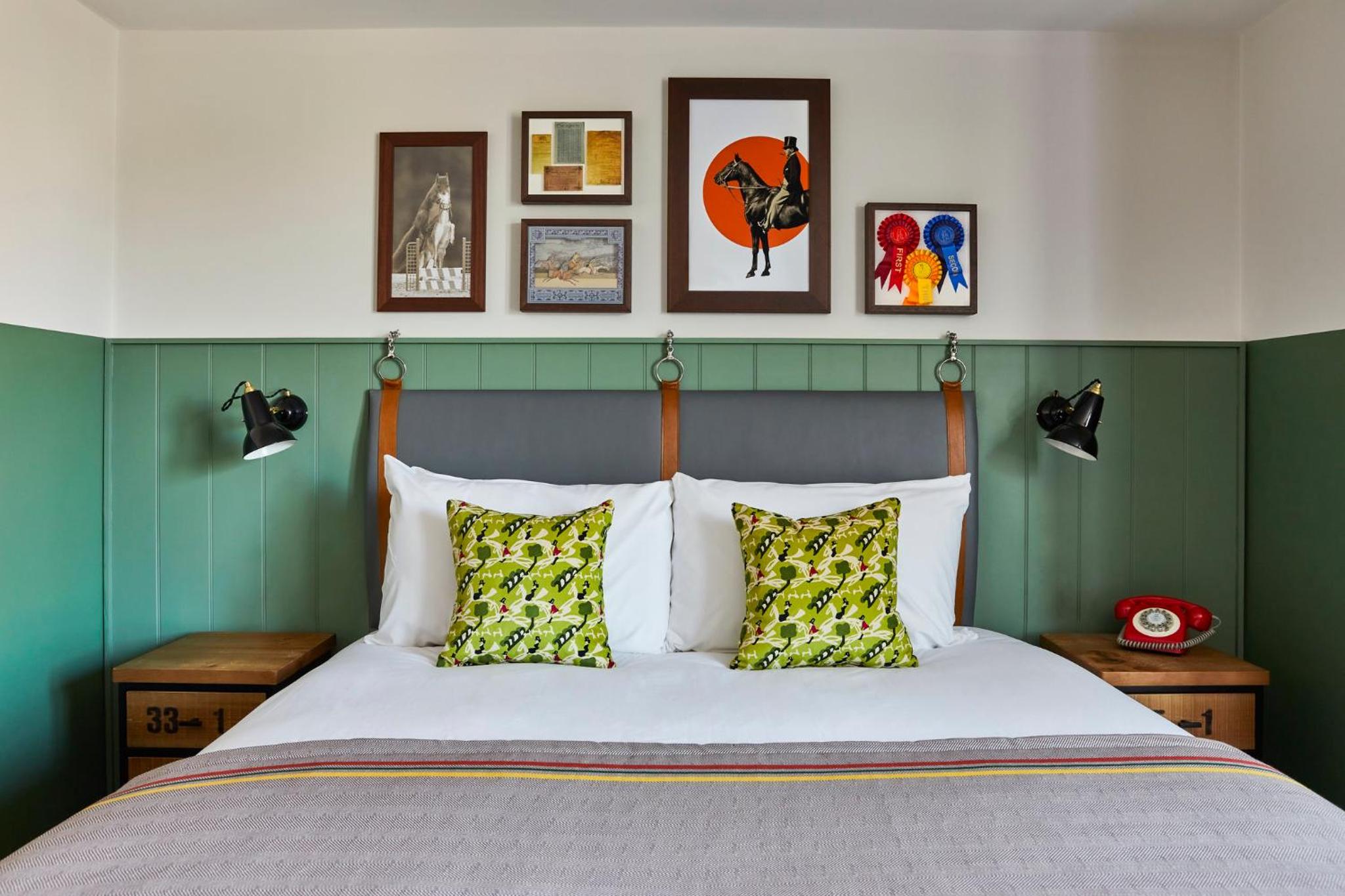 Deluxe Premium King Room with Balcony - Photo 1