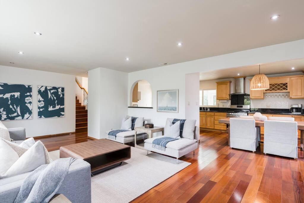 Family Room photo 1