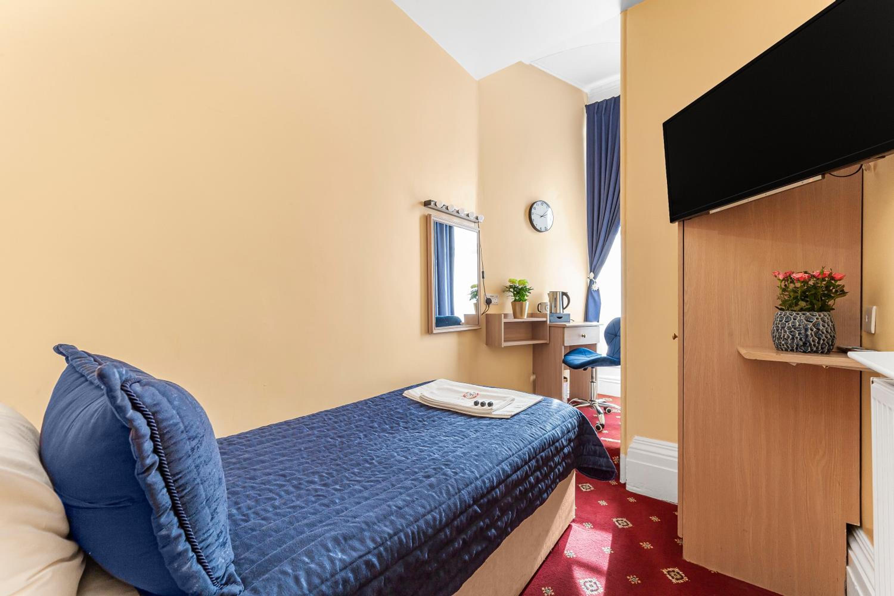 Single Room photo 3