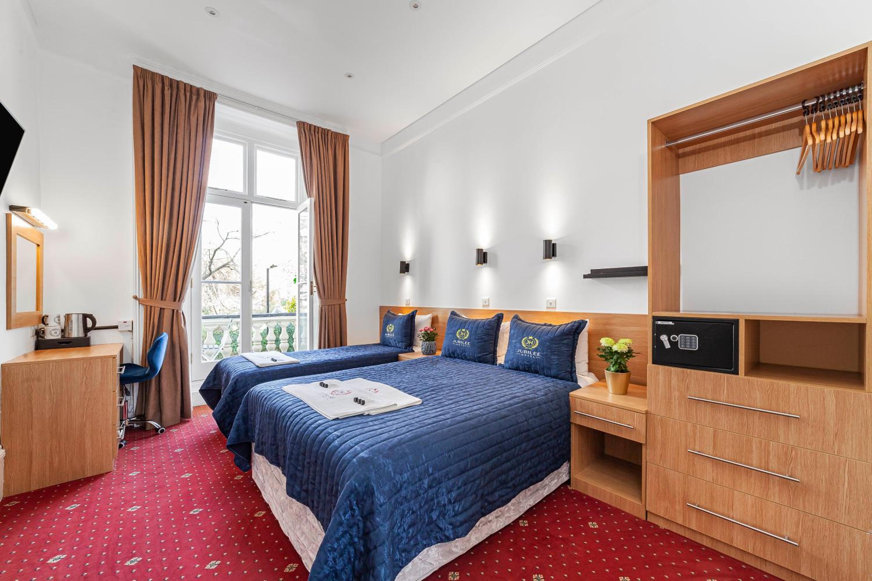 Triple Room with Balcony photo 1