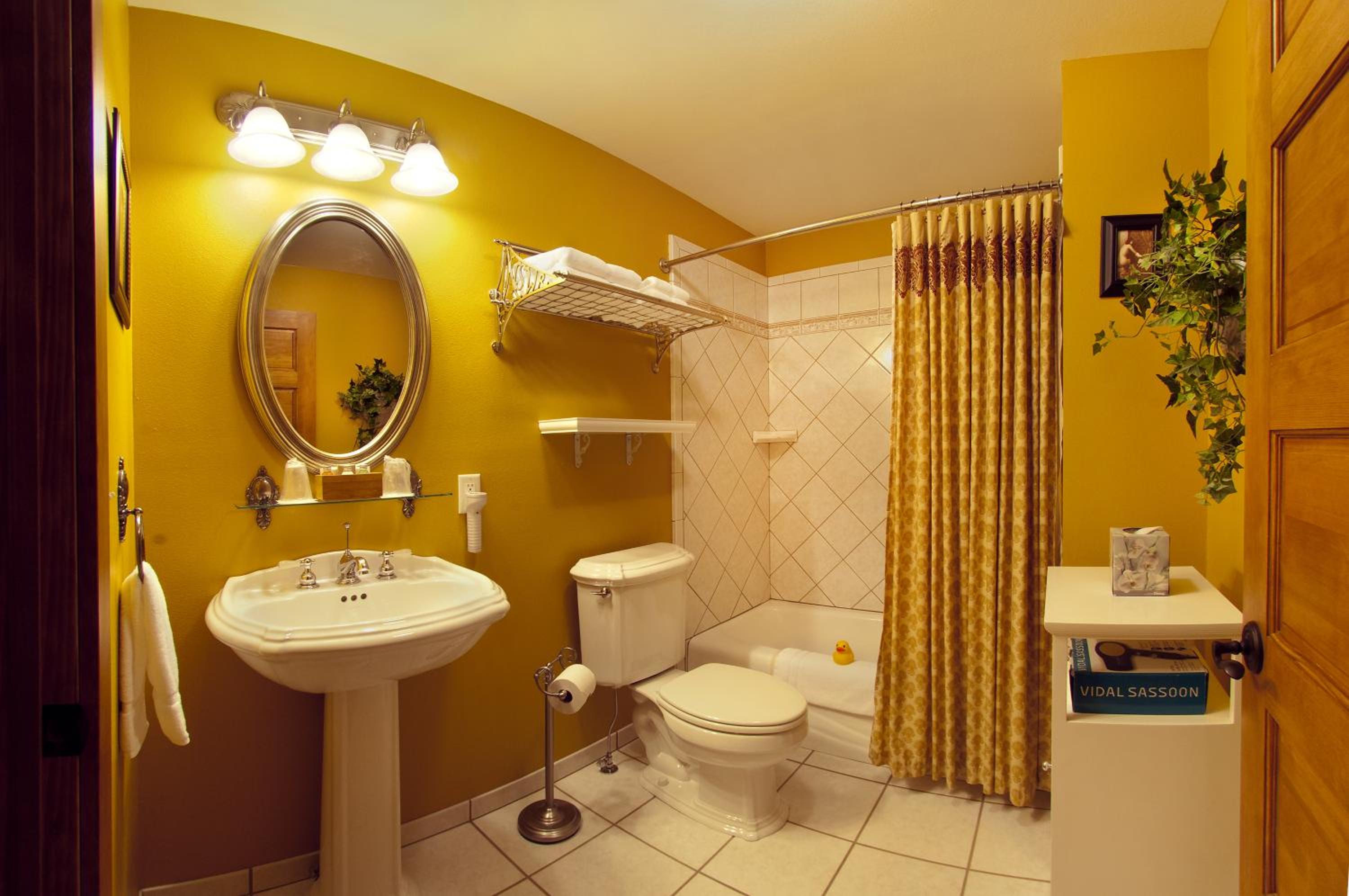 Queen Room photo 3