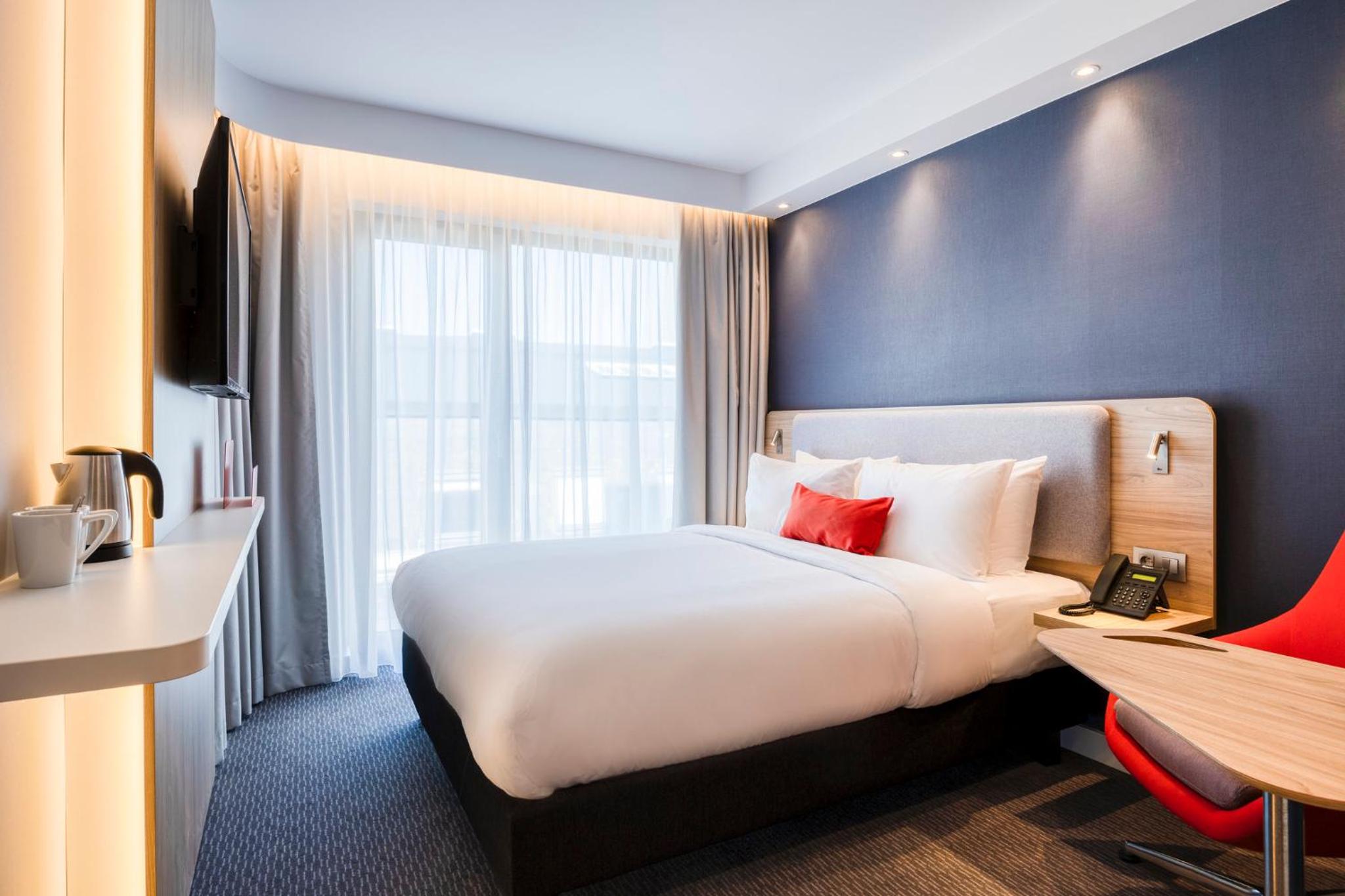 Standard Room with Free Breakfast - Photo 7