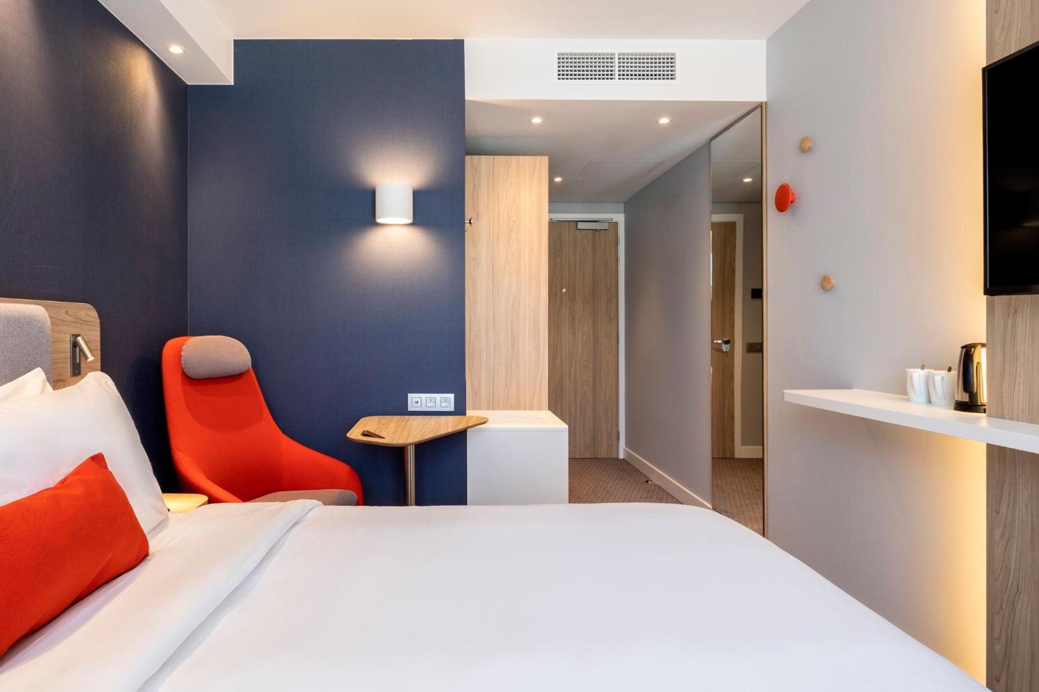 Standard Room with Free Breakfast - Photo 3